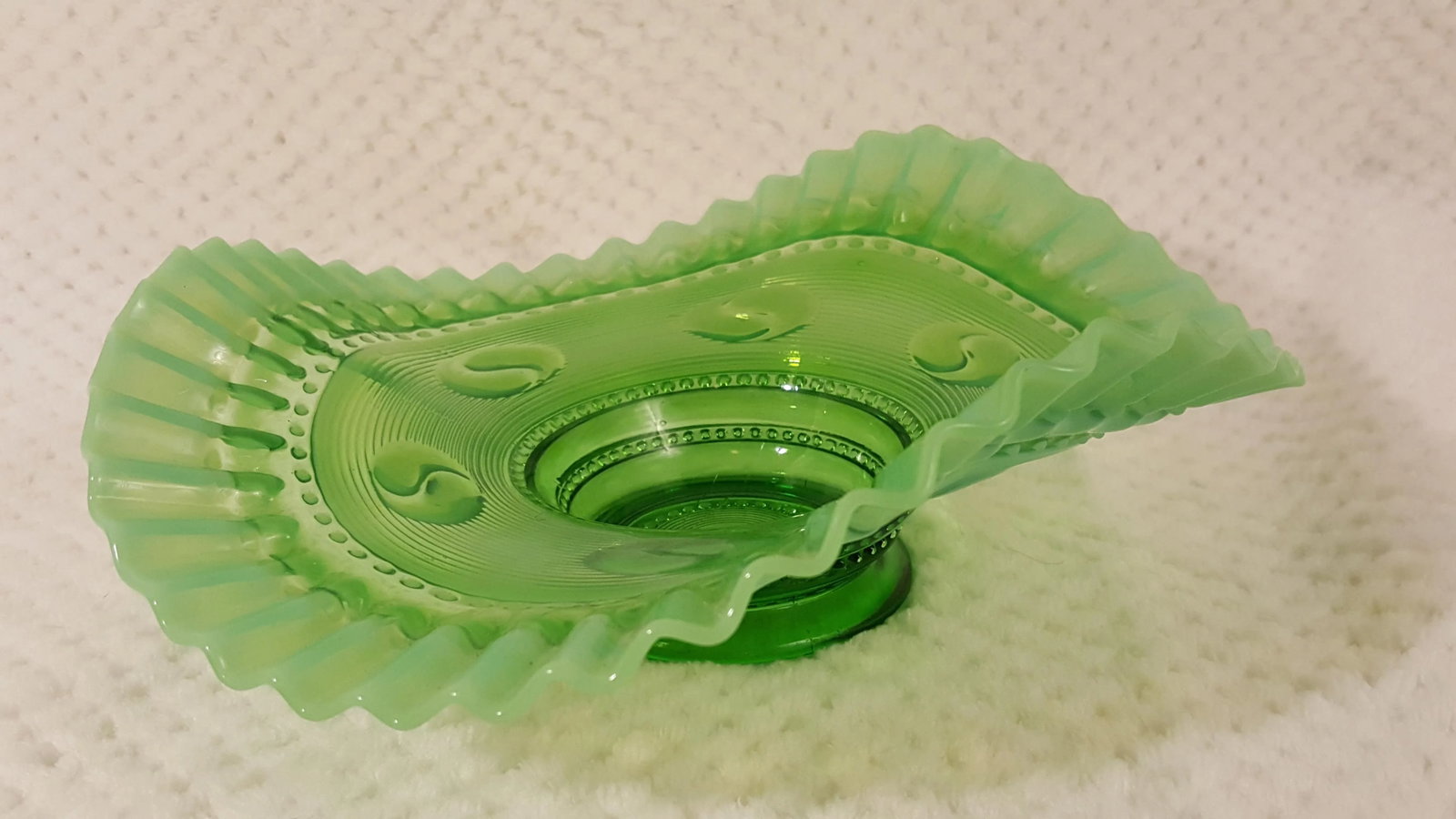 Jefferson Glass Astral Green Opalescent Crimped Edge Bowl - 5