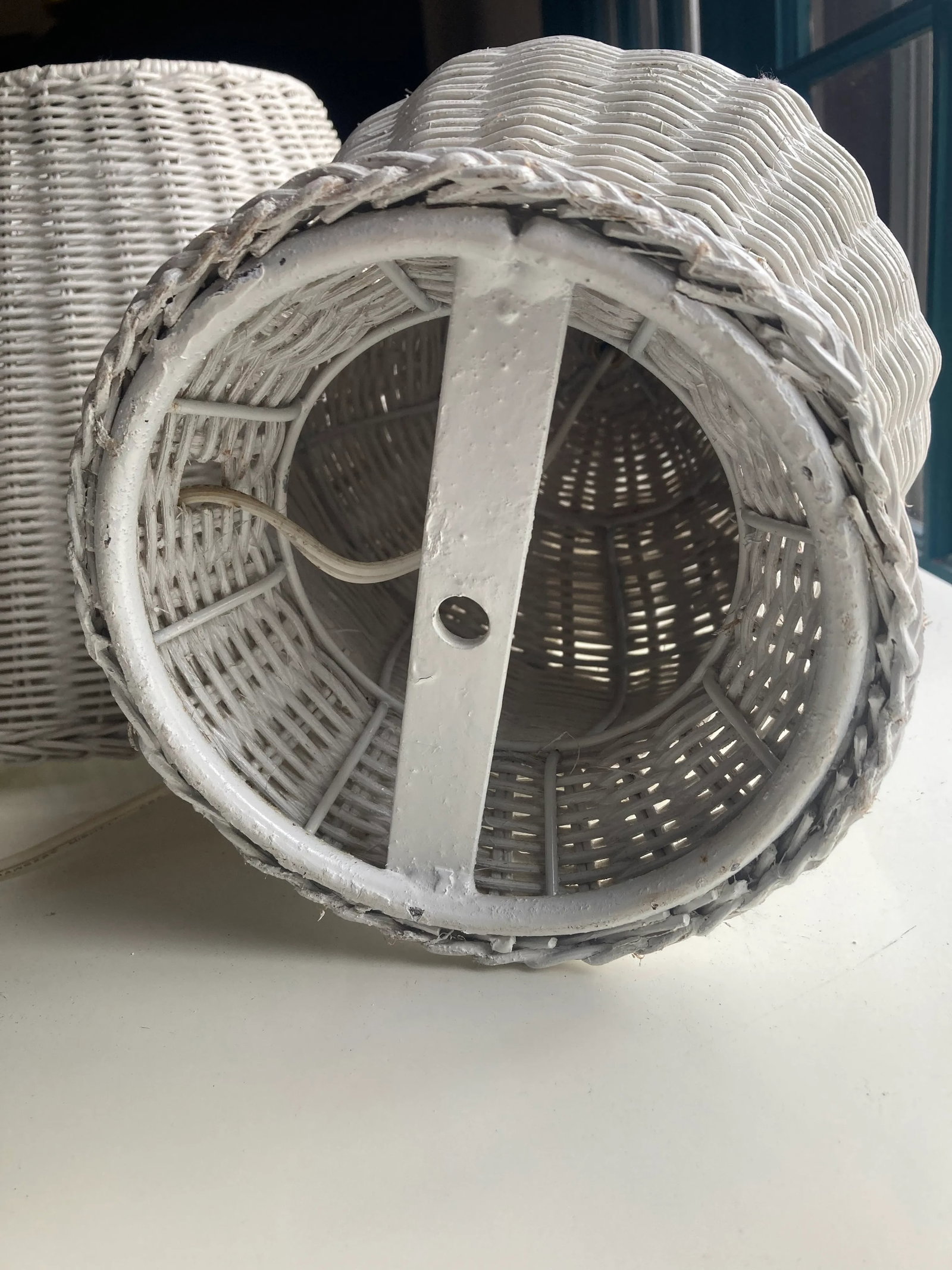 Vintage 1970s Made in Usa White Wicker Table Lamp - 5