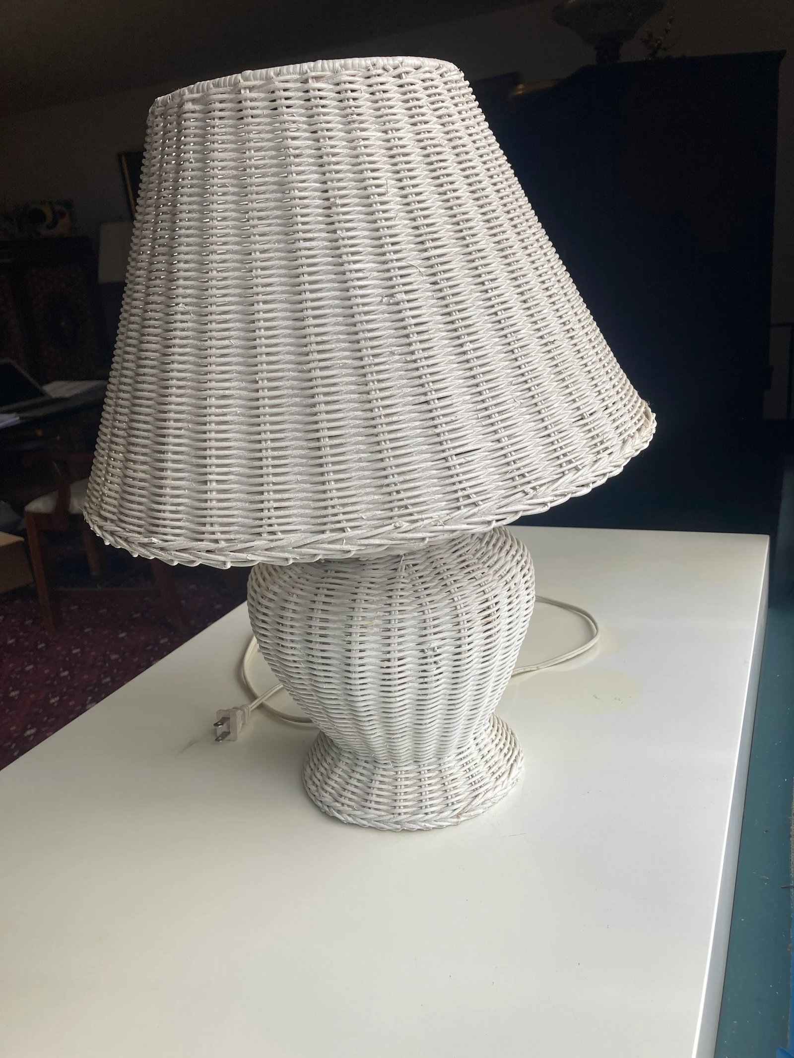 Vintage 1970s Made in Usa White Wicker Table Lamp - 8