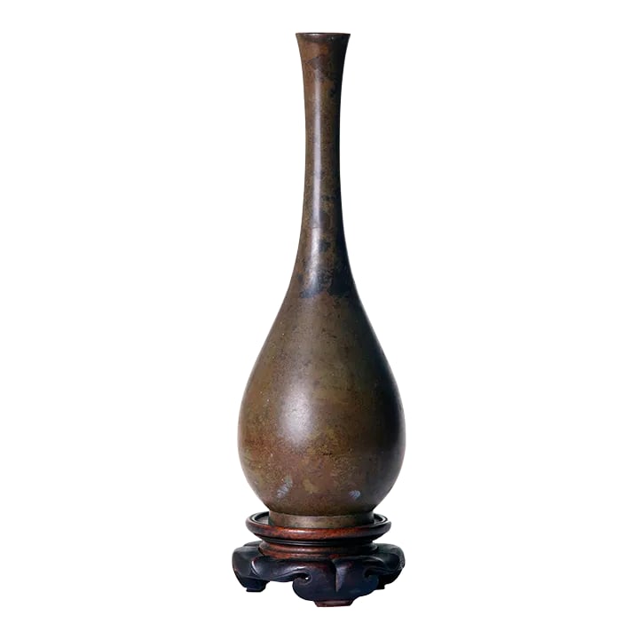 Tall Mid 20th Century Asian Bud Vase on Rosewood Stand: Mid-century Japanese patinaed bronze bud vase with mottled bronze surface. The vase is complete with an antique carved Rosewood stand. The height declared is overall & included the stand. Condition: