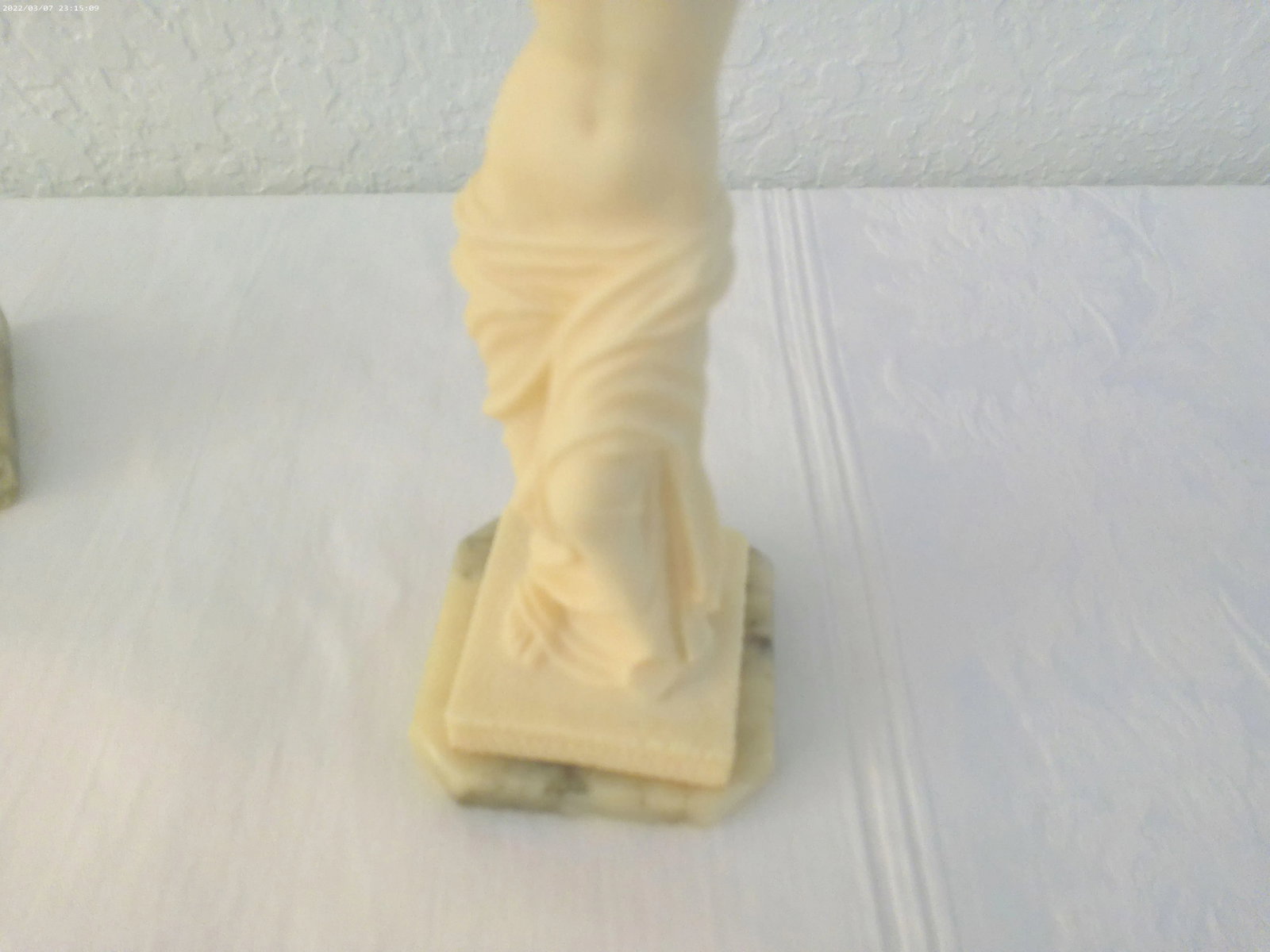 Vintage David & Venus De Milo Reproduction Resin Figurines, a Pair - 4