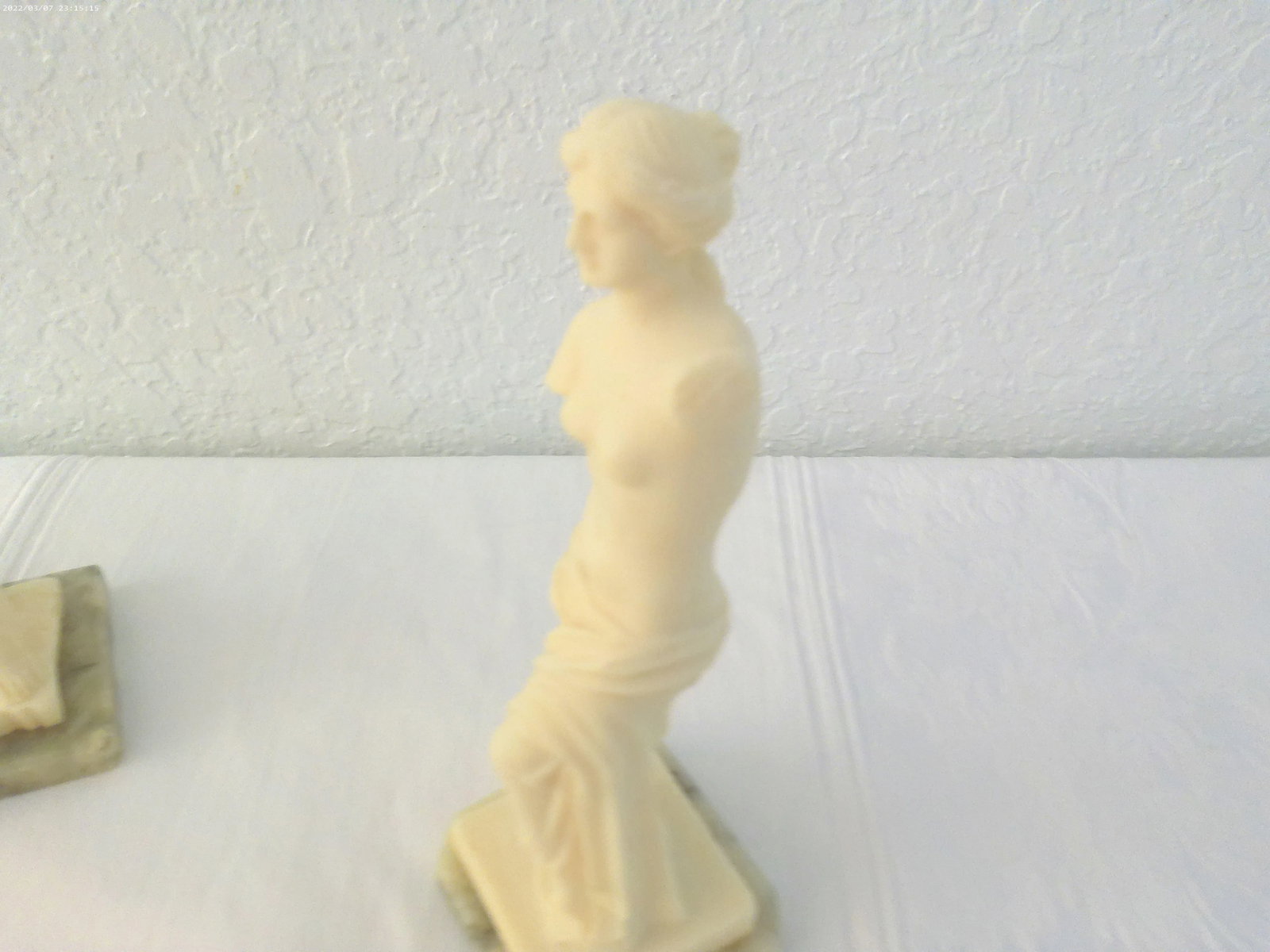 Vintage David & Venus De Milo Reproduction Resin Figurines, a Pair - 5