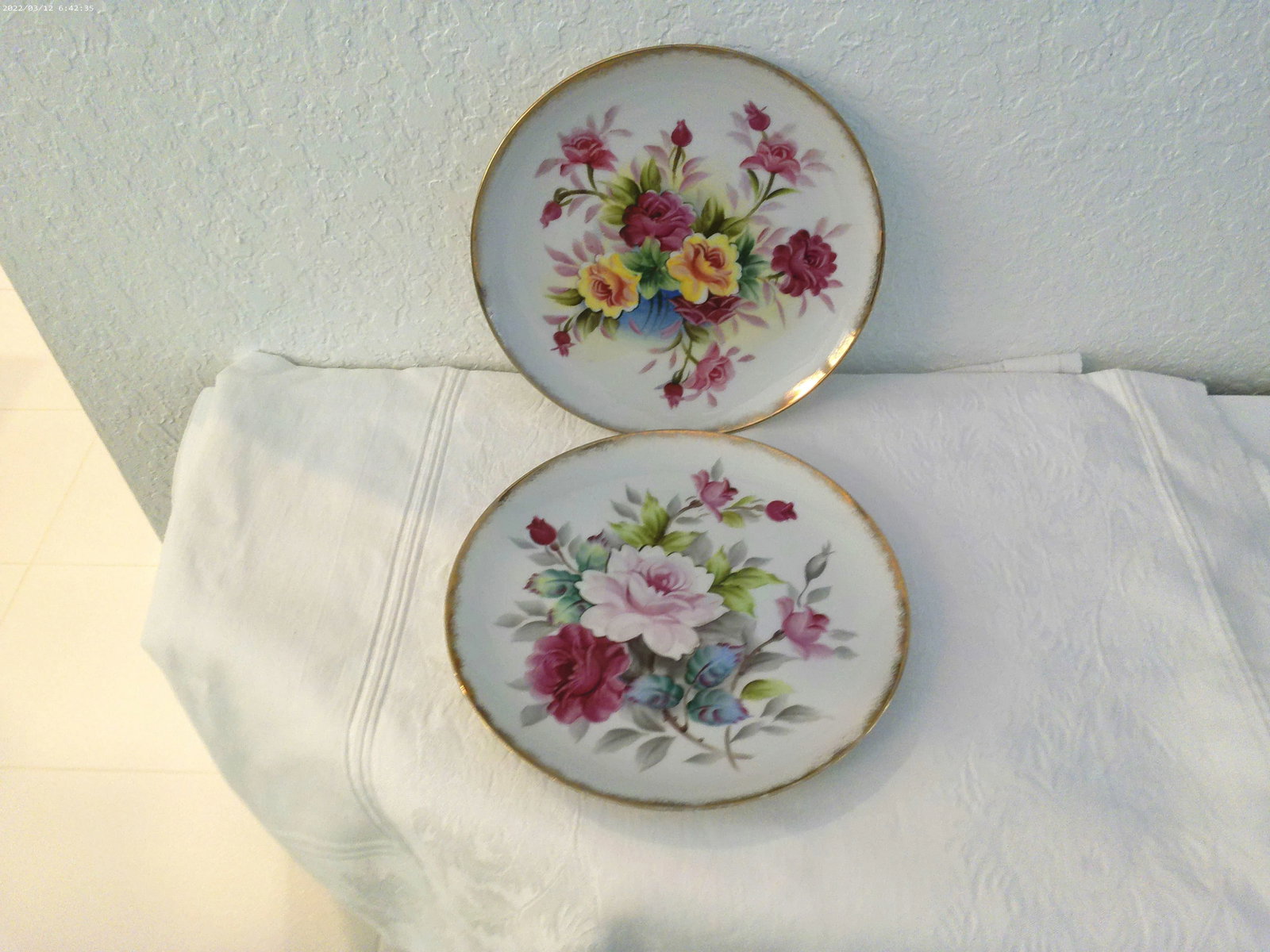 Mid-Century Large Hand-Painted Cottage Rose Display Platters, a Pair - 6