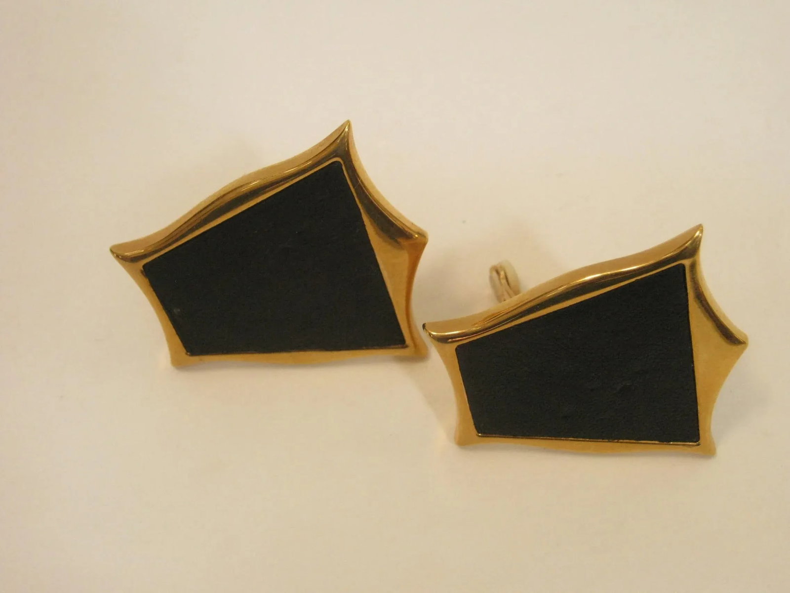 1980s Vintage Karl Lagerfeld Huge Leather Brooch & Earrings Polished Gold Plated Framed Set, 3 Piece - 5