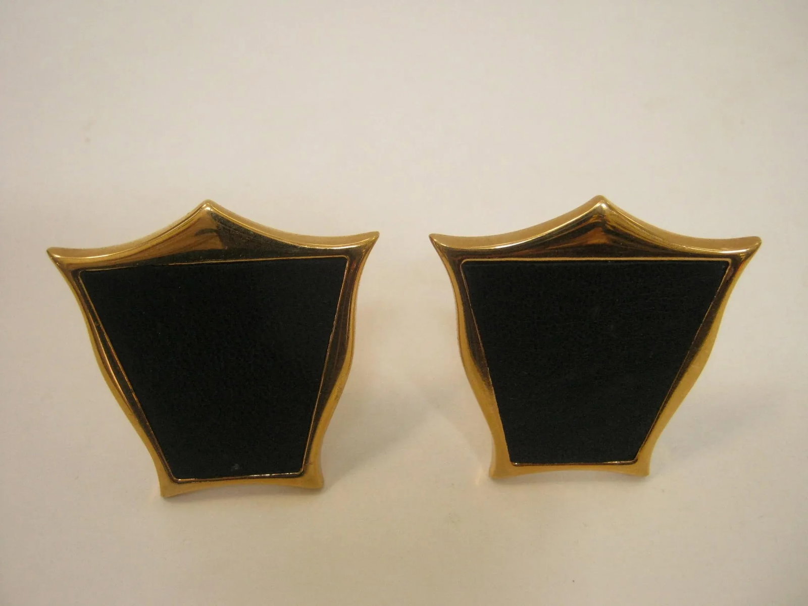 1980s Vintage Karl Lagerfeld Huge Leather Brooch & Earrings Polished Gold Plated Framed Set, 3 Piece - 6