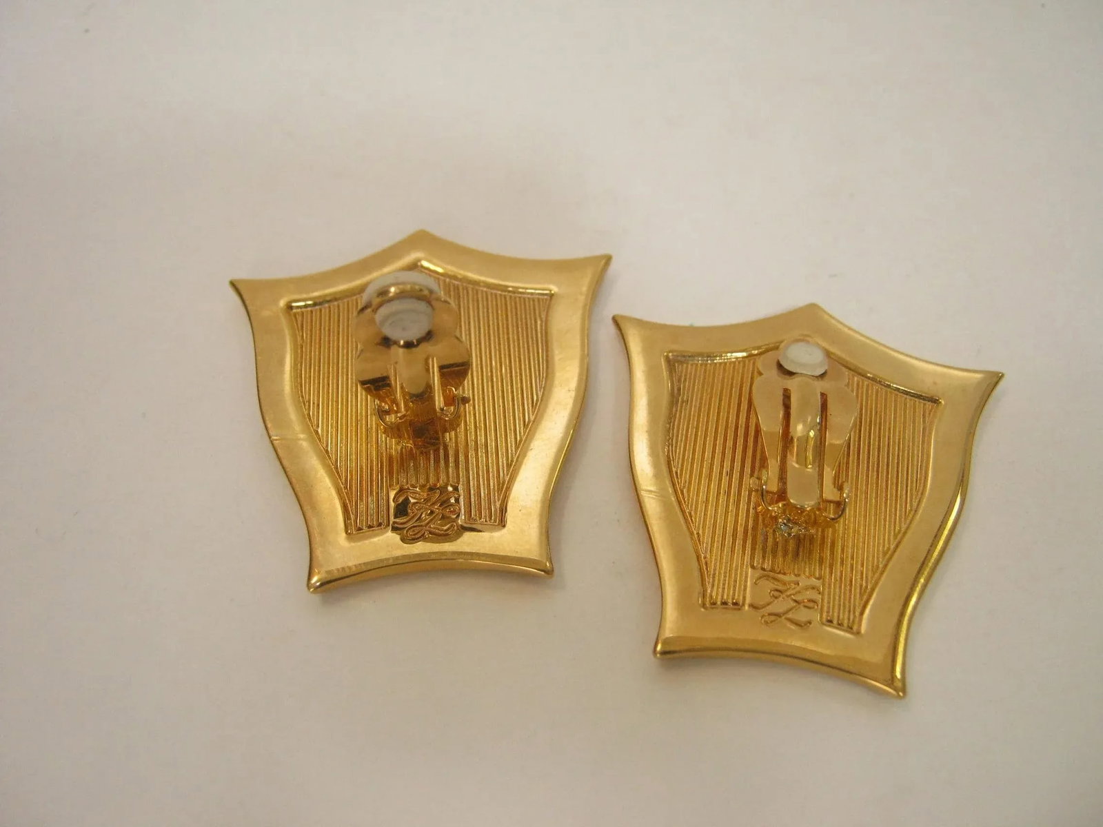 1980s Vintage Karl Lagerfeld Huge Leather Brooch & Earrings Polished Gold Plated Framed Set, 3 Piece - 8