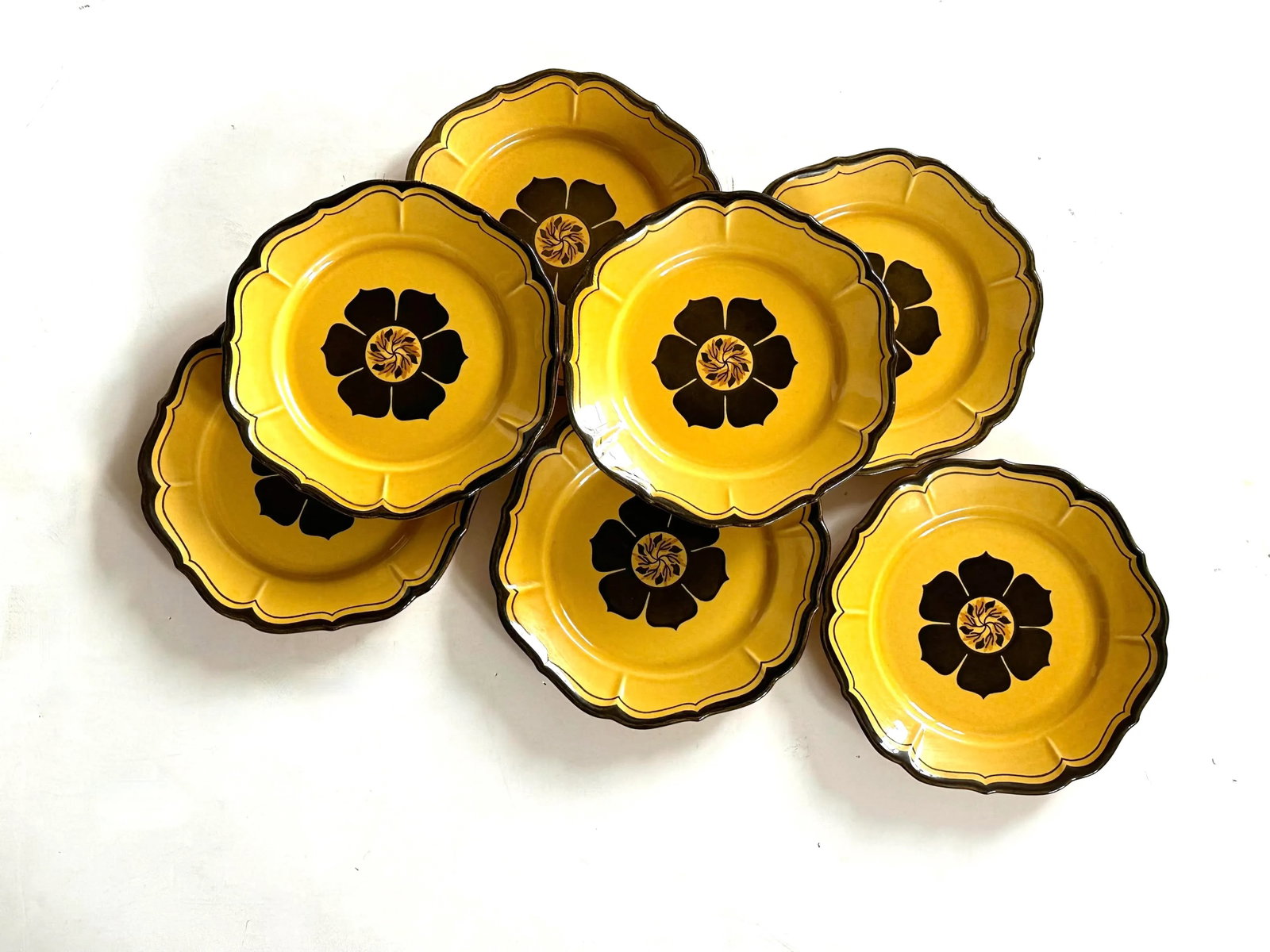 1970s Metlox Poppytrail Pottery Plates Set of 7 - 2