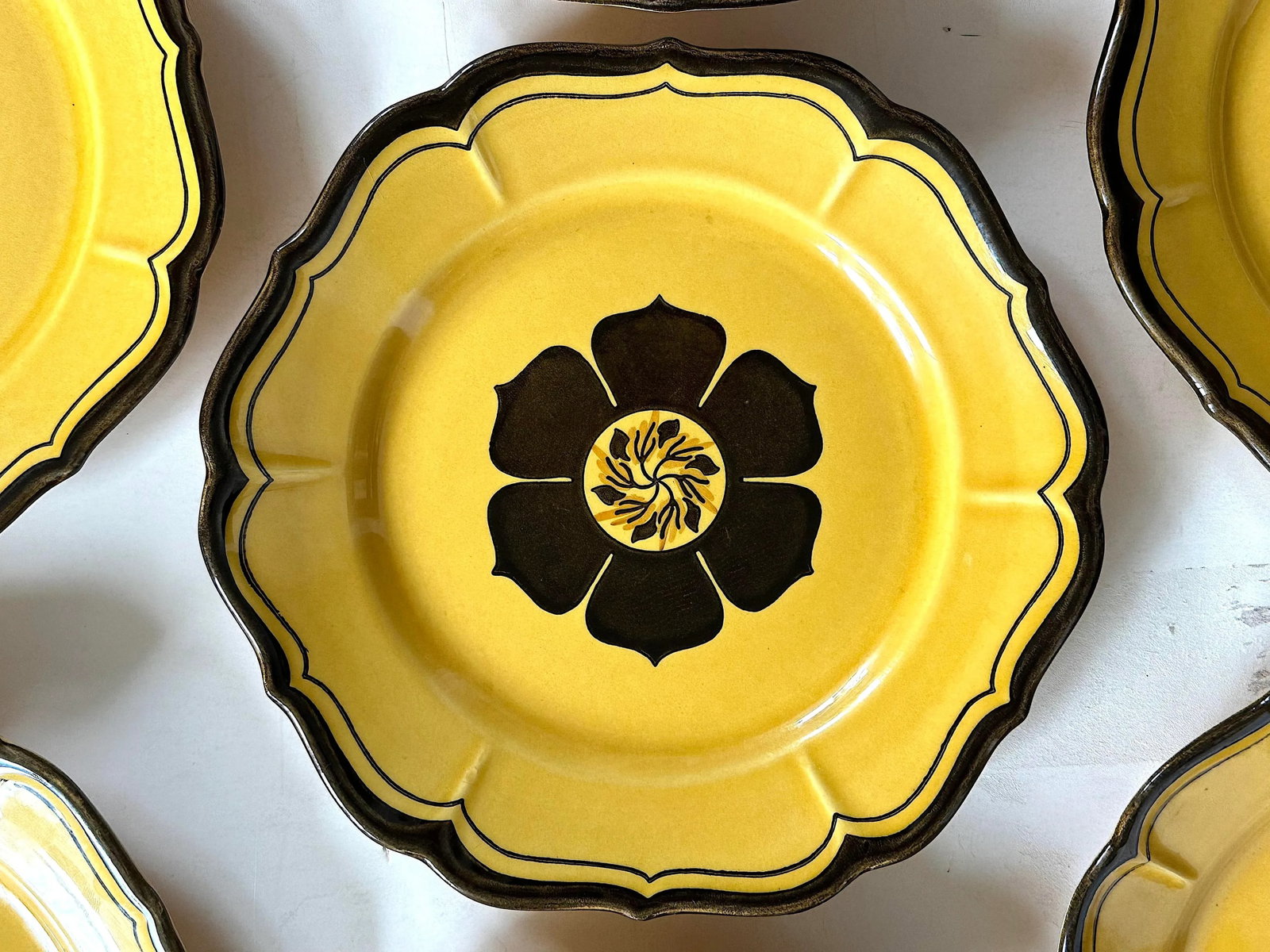 1970s Metlox Poppytrail Pottery Plates Set of 7 - 3