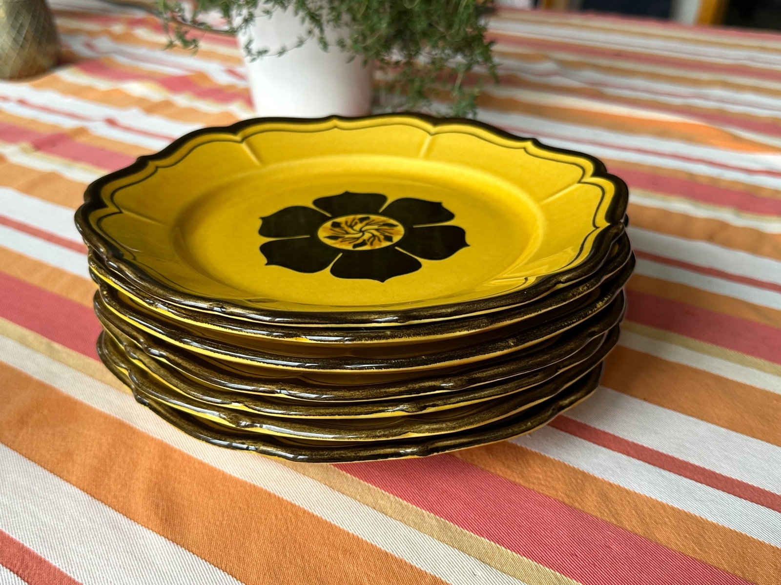1970s Metlox Poppytrail Pottery Plates Set of 7 - 6