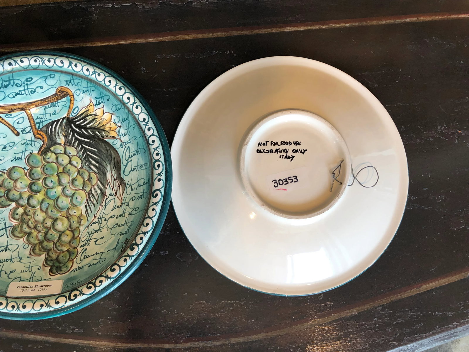 1990s Italian Hand Painted Round Ceramic Grape Wall Plates - a Pair - 3