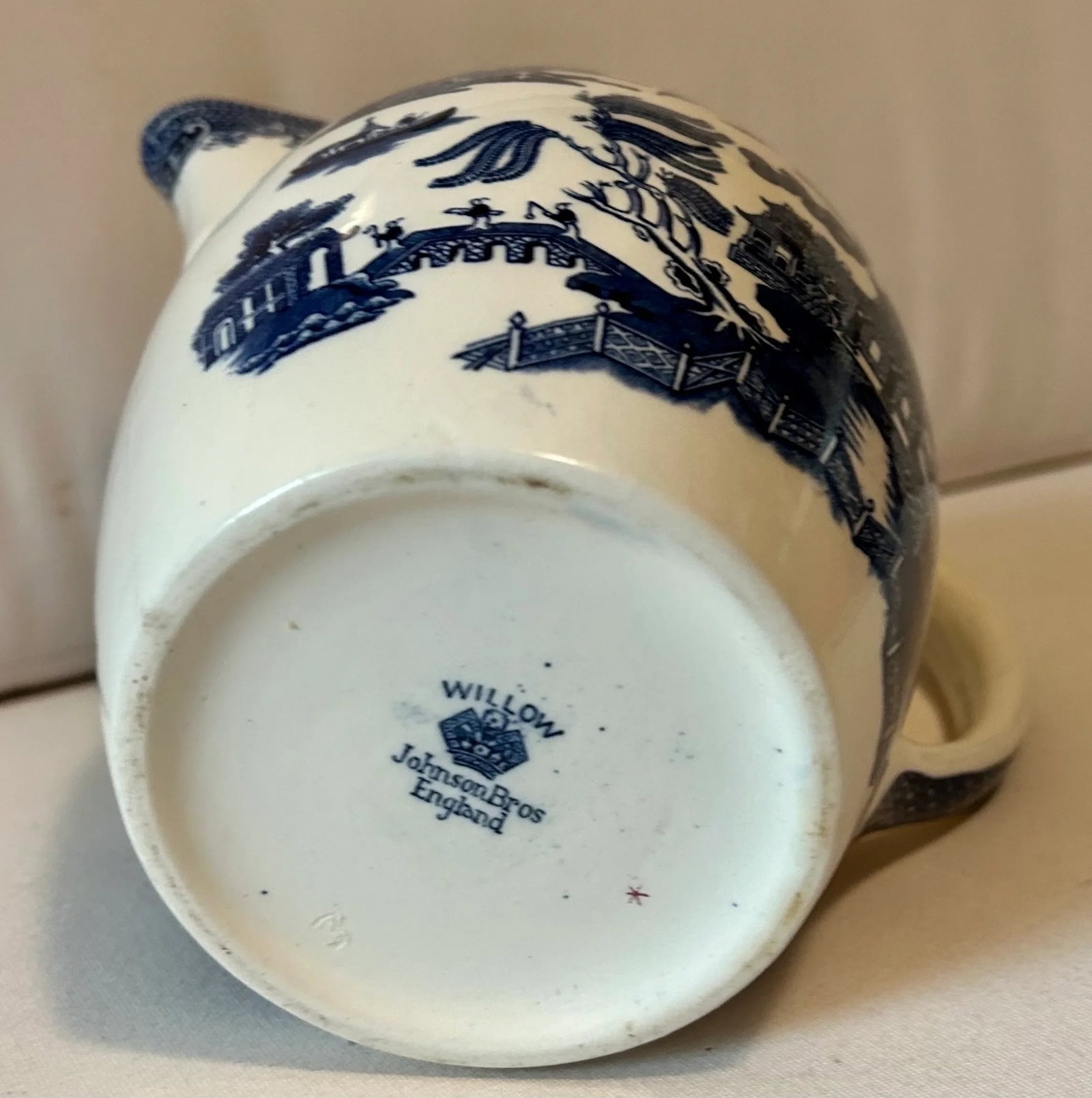 Early 20th Century Blue Willow Transferware Water Pitcher for Johnson Bros - 7