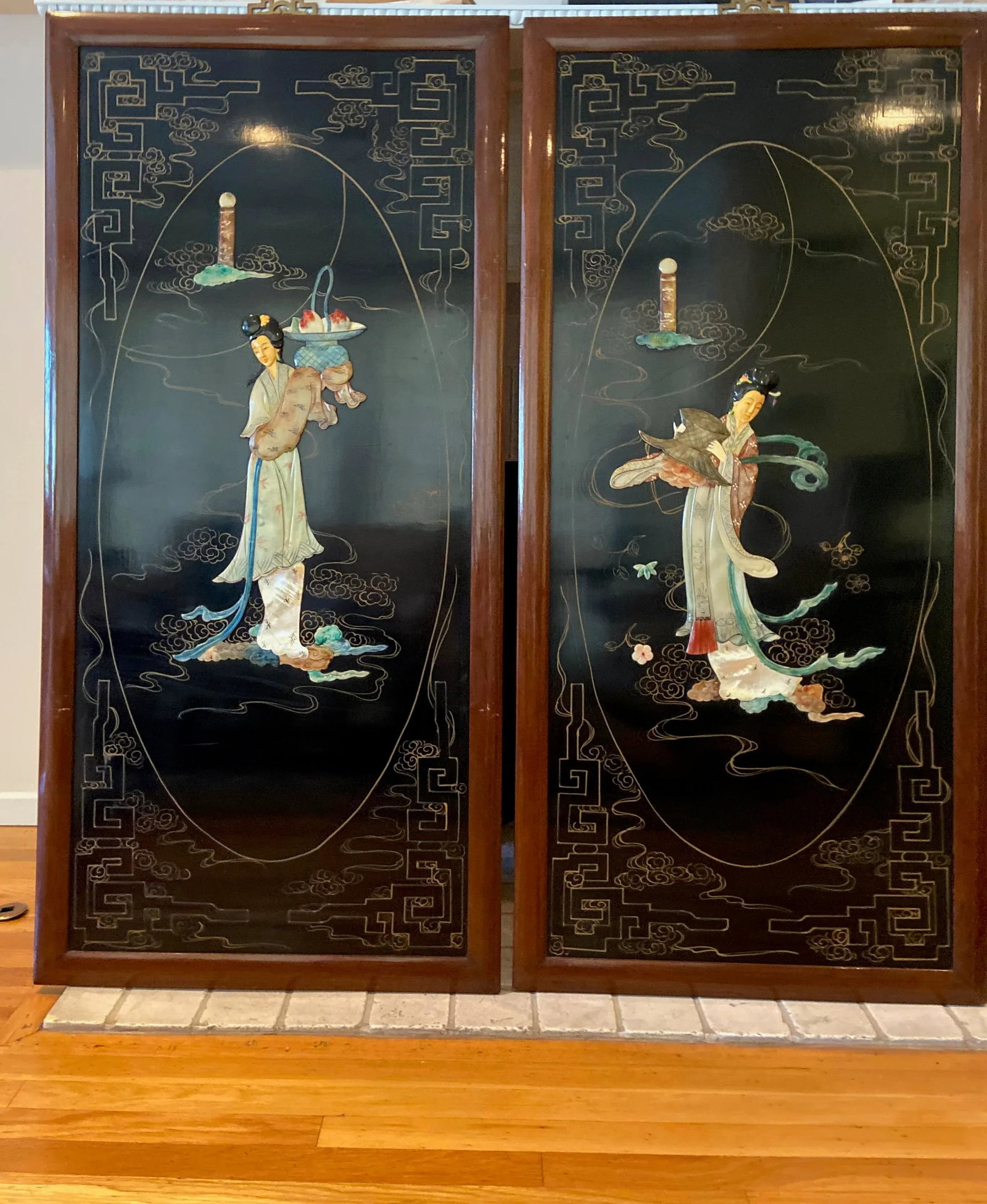 1950s Large Vintage Asian Inlaid Black Lacquer Hanging Panels - Set of 2 - 3