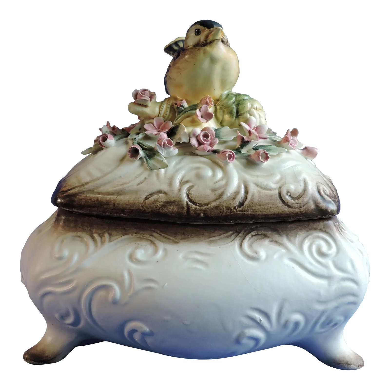 Mid 20th Century Capodimonte Italian Majolica Chickadee Bird With Roses Centerpiece Lidded Four Toed: This Italian majolica ware centerpiece lidded bowl was made by the Carlo Mollica Capodimonte Co. from the royal factory in Naples Italy and it was made in the 1950's. This majolica ware centerpiece
