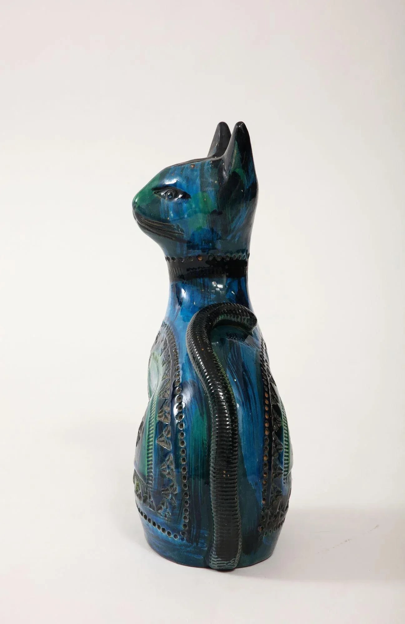 Ceramic Cat by Aldo Londi for Bitossi in 'Rimini Blue' With Incised Decoration Italy. Circa 1960 - 3