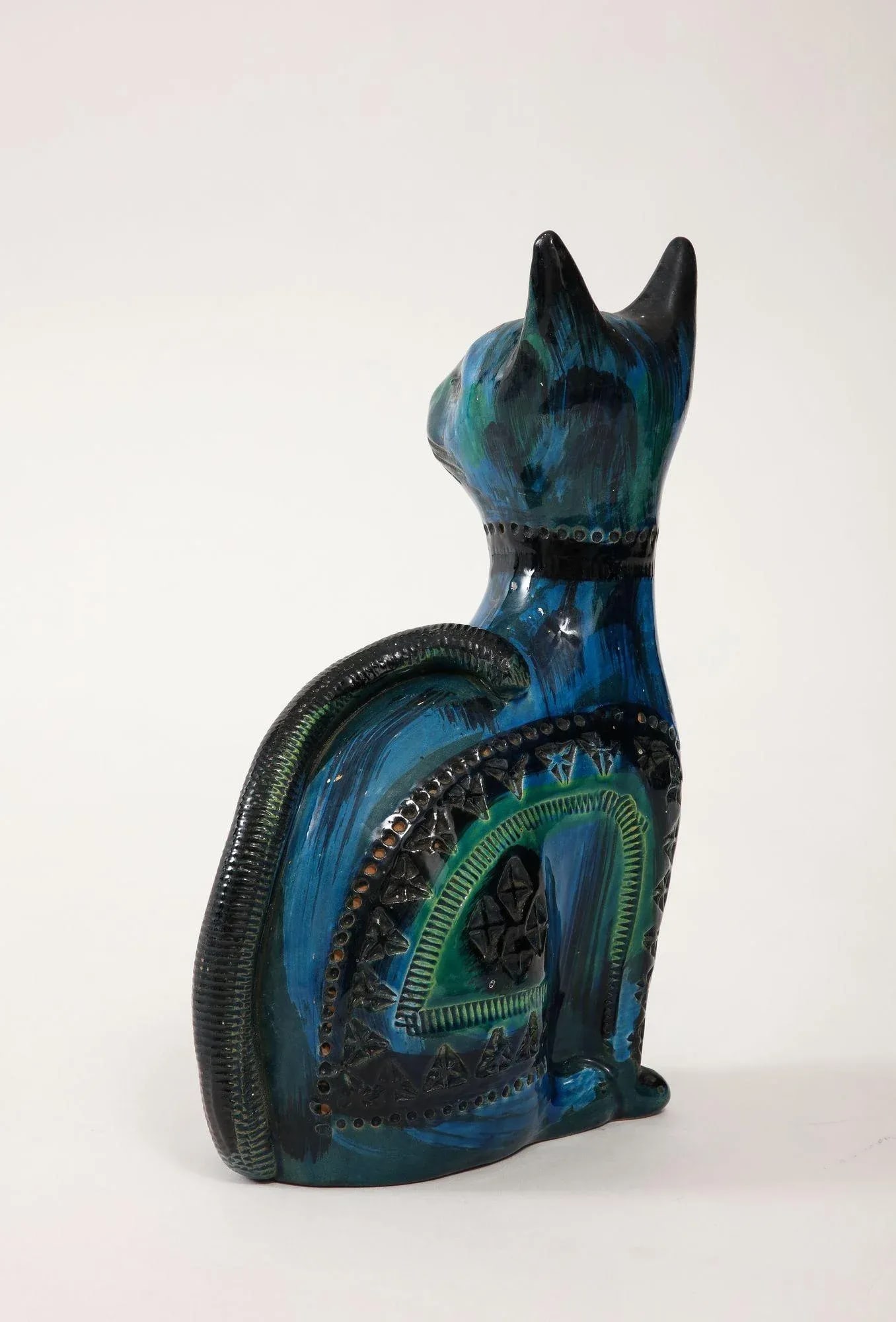 Ceramic Cat by Aldo Londi for Bitossi in 'Rimini Blue' With Incised Decoration Italy. Circa 1960 - 4
