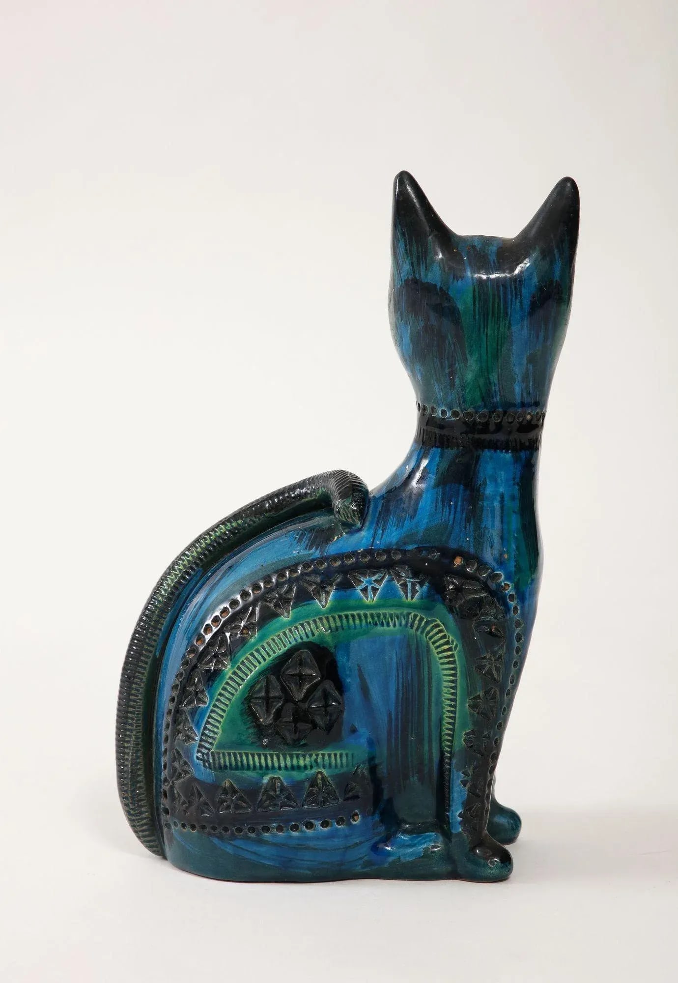 Ceramic Cat by Aldo Londi for Bitossi in 'Rimini Blue' With Incised Decoration Italy. Circa 1960 - 5