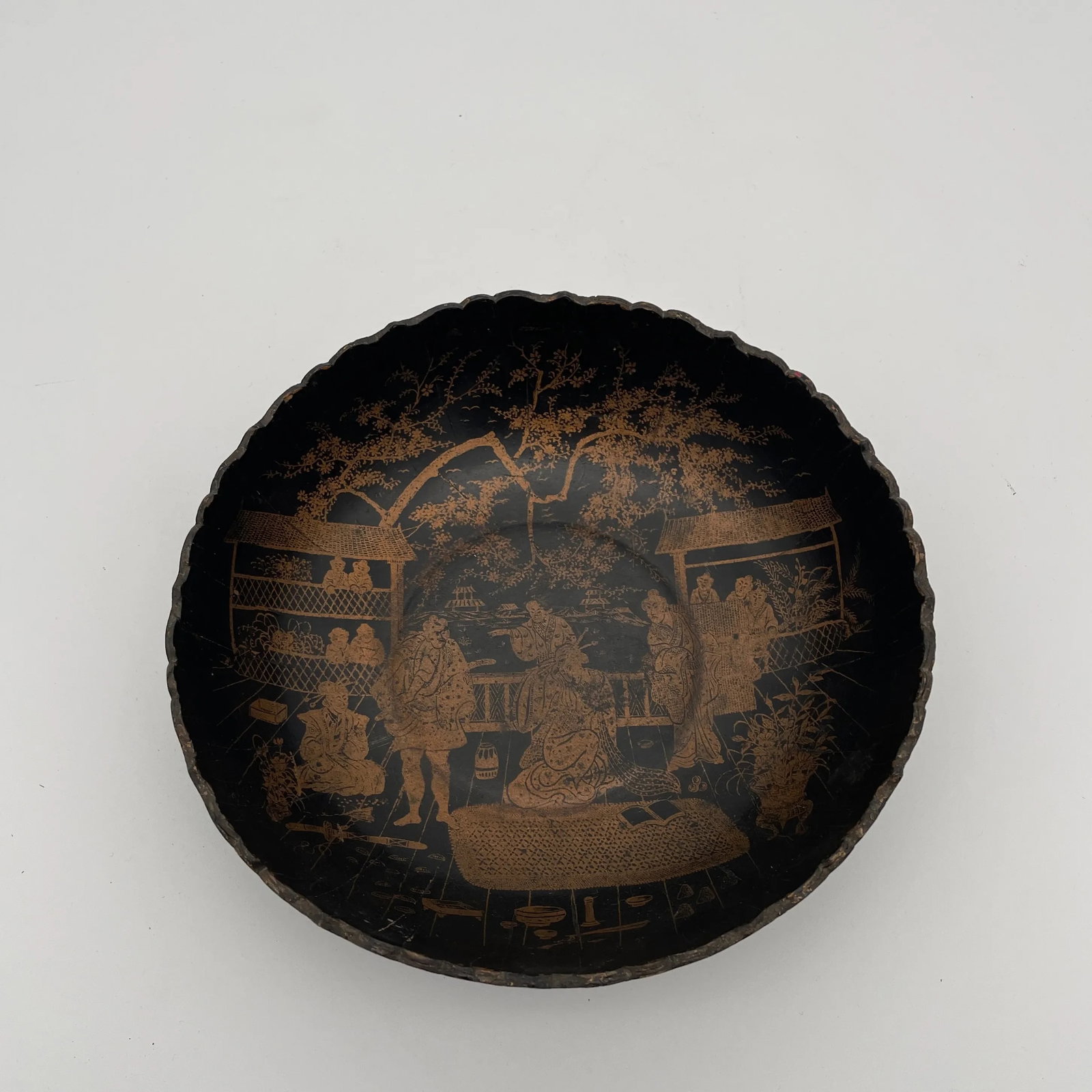 Mid-19th Century Papier Mache Scalloped Chinoiserie Black & Gold Bowl - 2