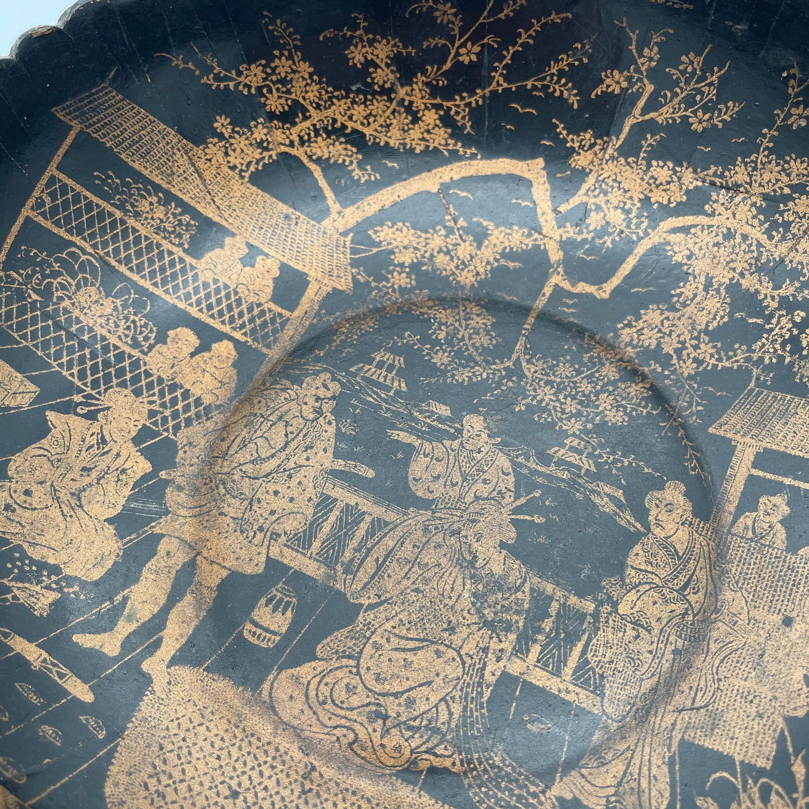 Mid-19th Century Papier Mache Scalloped Chinoiserie Black & Gold Bowl - 4