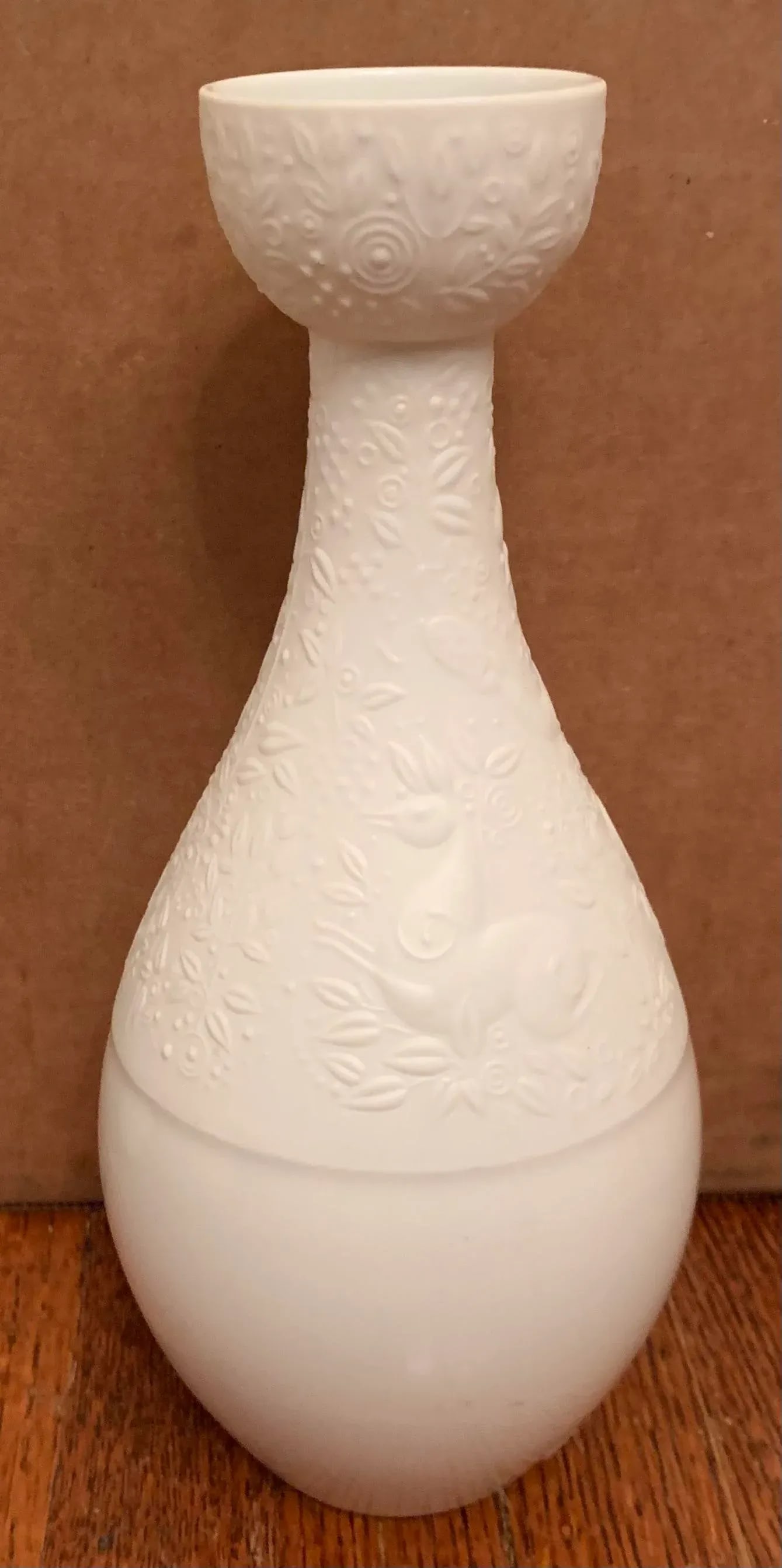 1960s White Relief Op Art Porcelain Vase by Rosenthal Studio-Linie - 5