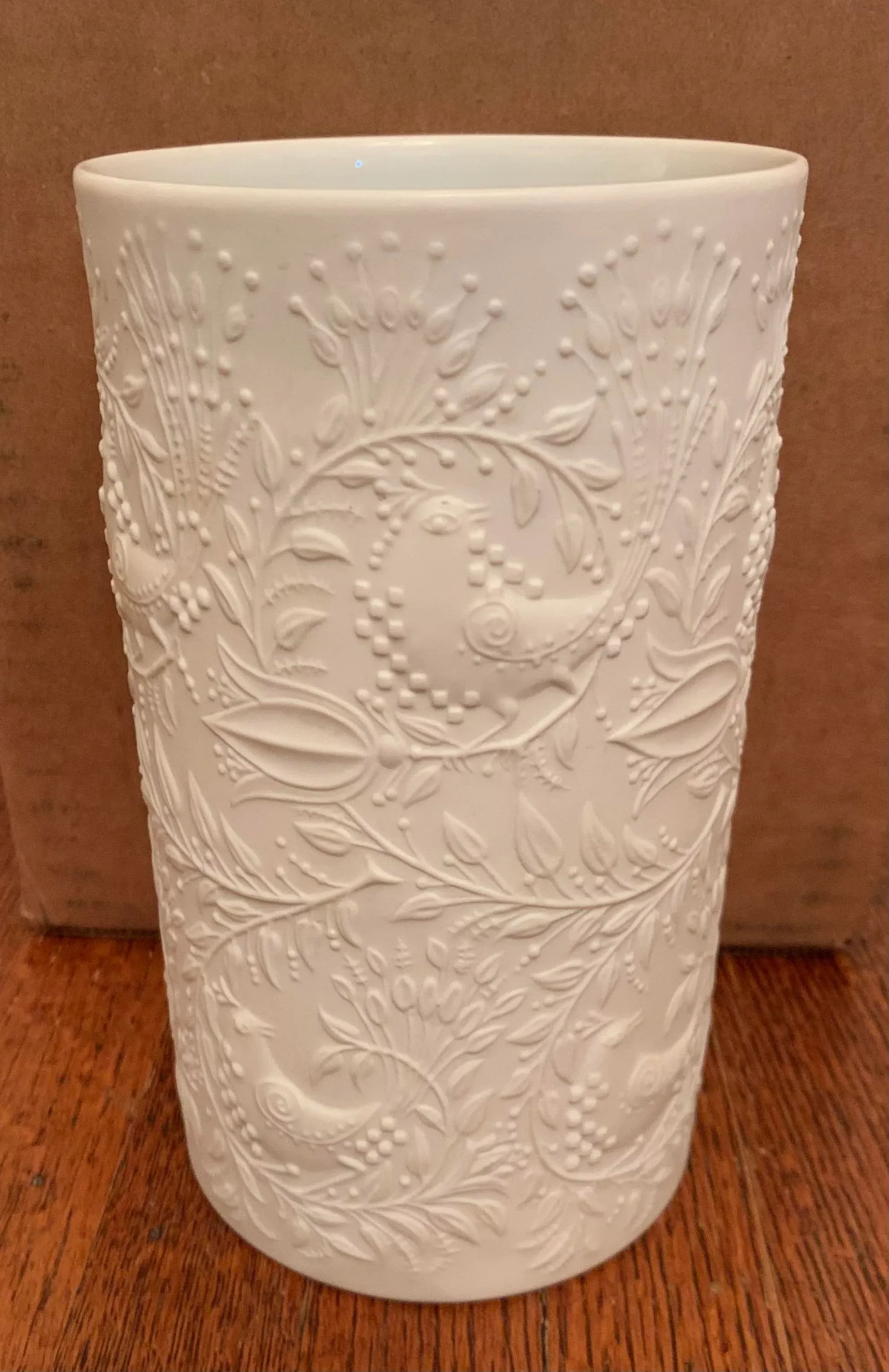 1960s White Relief Op Art Porcelain Vase by Rosenthal Studio-Linie - 11