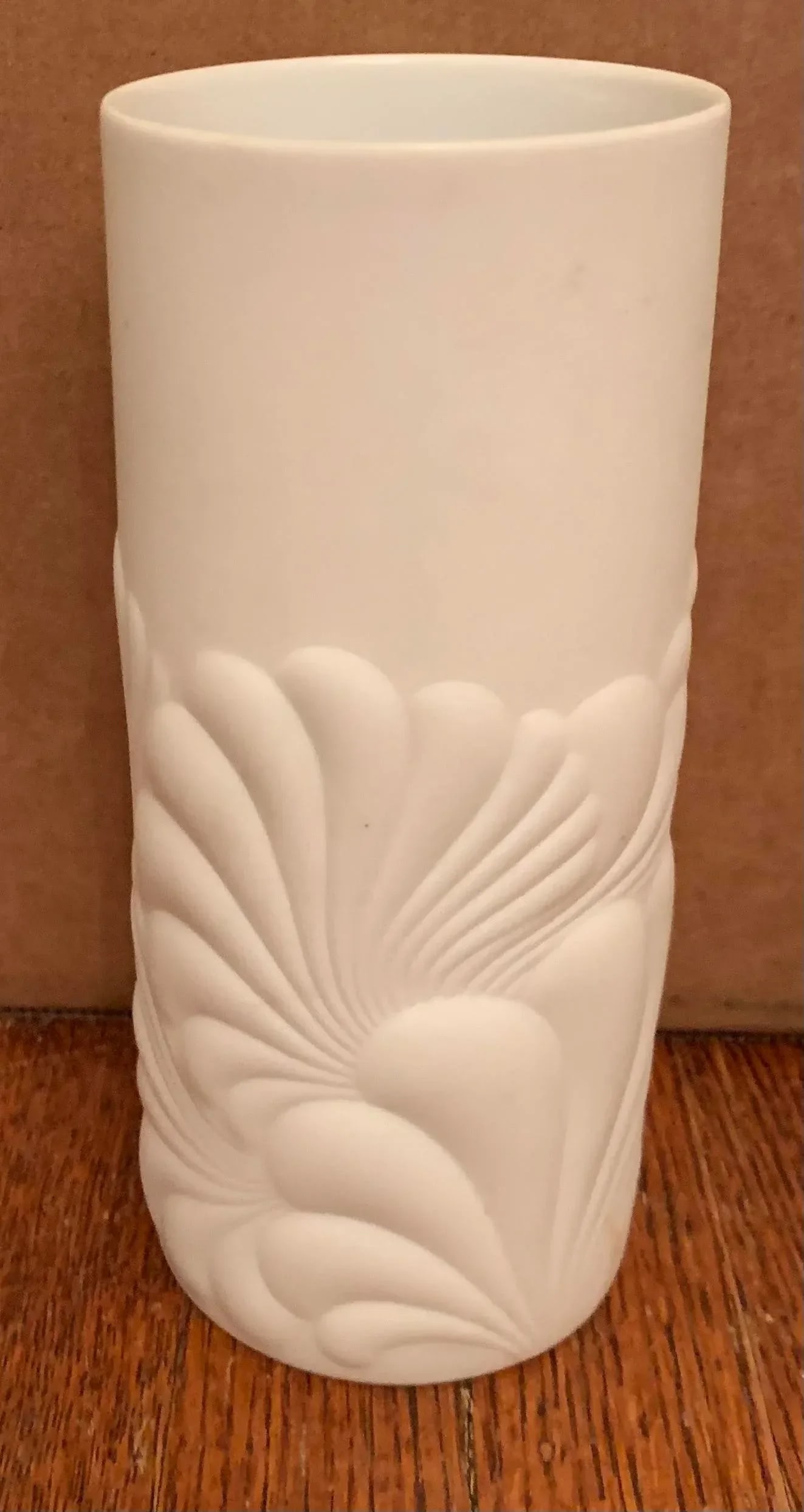 1960s White Relief Op Art Porcelain Vase by Rosenthal Studio-Linie - 7