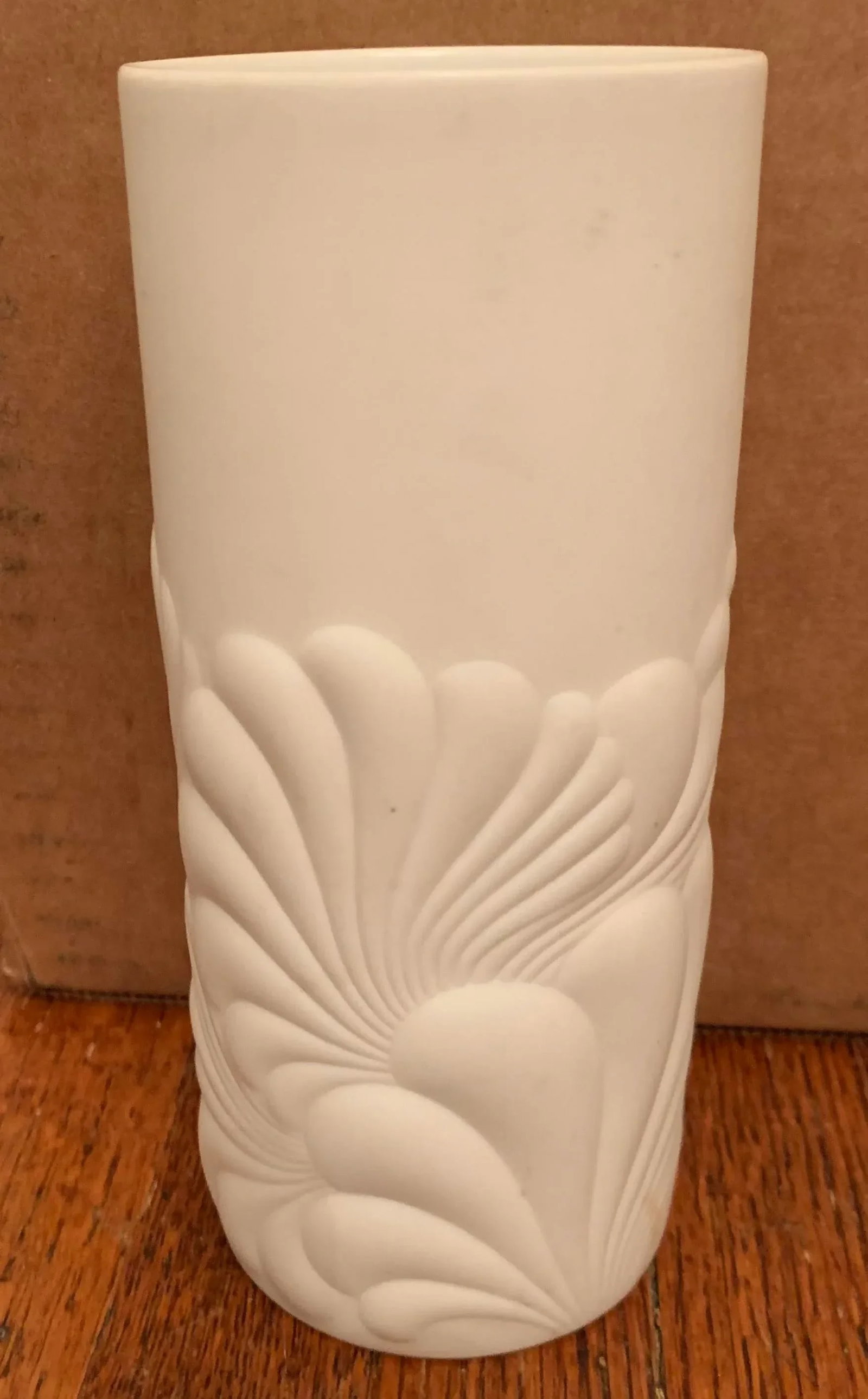 1960s White Relief Op Art Porcelain Vase by Rosenthal Studio-Linie - 8