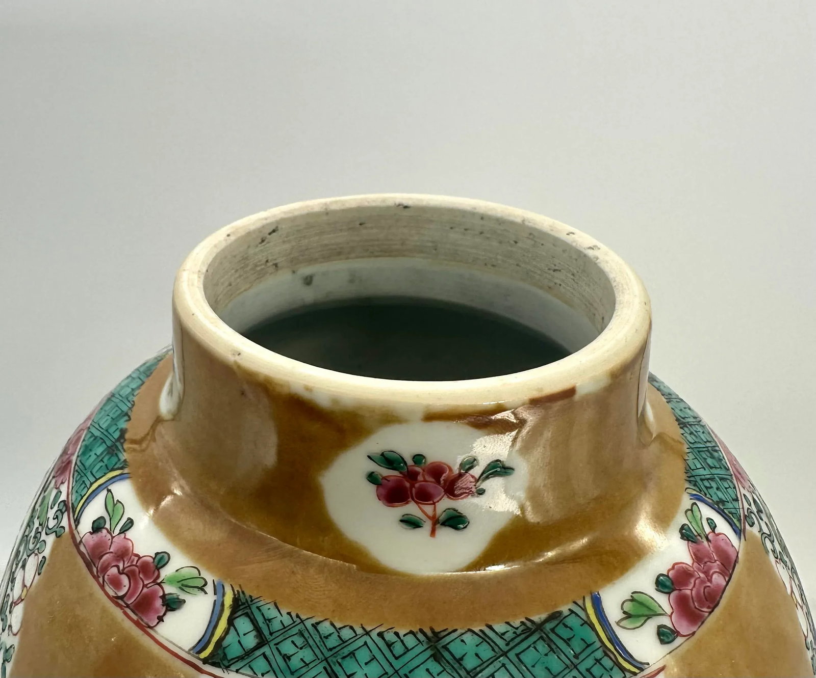 18th Century Chinese Export Cafe-Au-Lait Baluster Jar - 2
