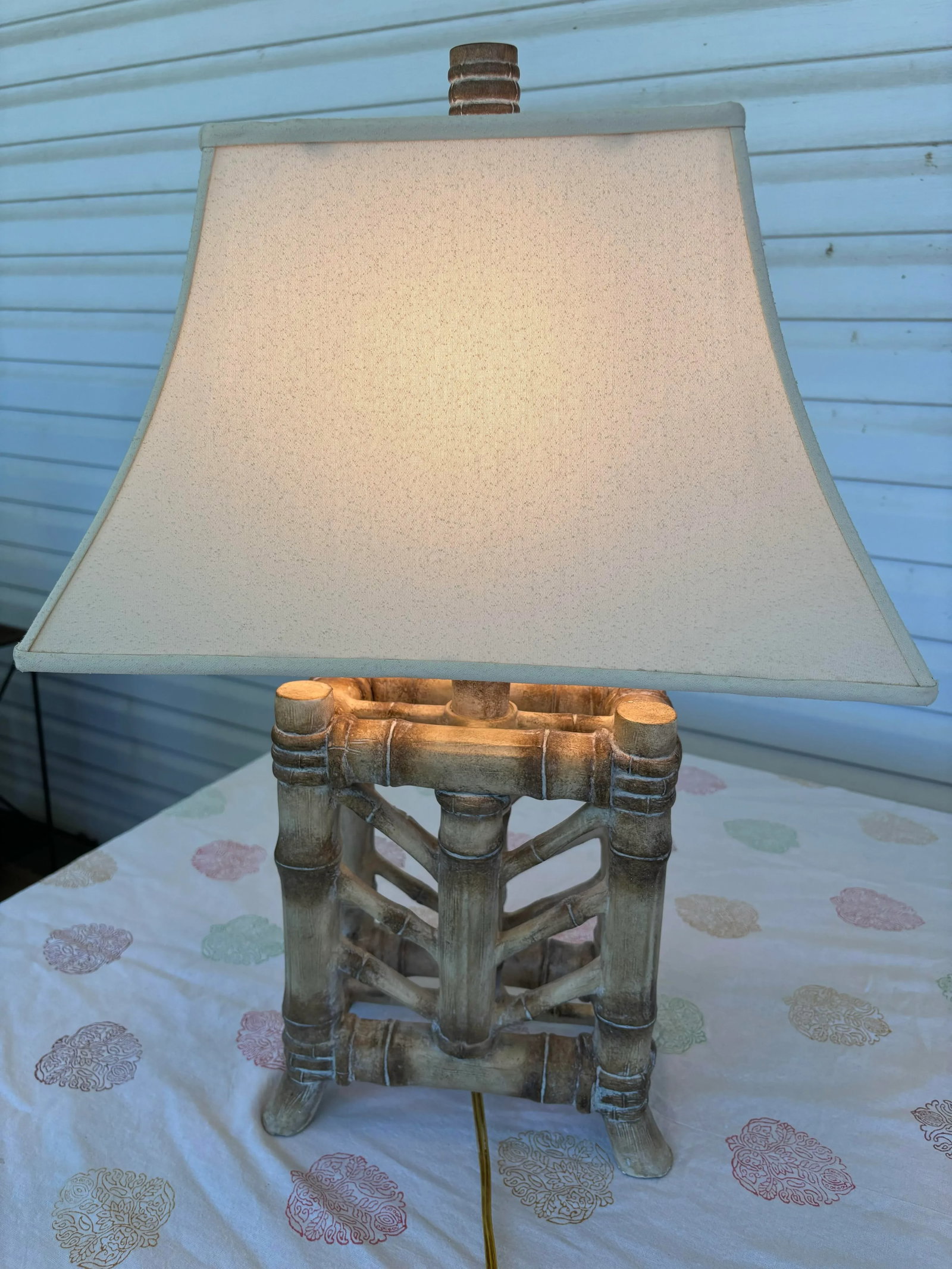 A Pair of Vintage Faux Bamboo Table Lamps From Pacific Coast Lighting 2002 - 6