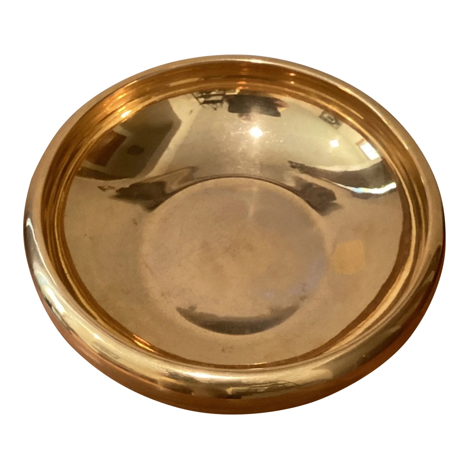 Vintage Gilded With 24k Gold Porcelain Bowl/Centerpiece France: Vintage Gilded With 24k Gold Porcelain Bowl/Centerpiece France The contemporary decorative bowl features an eye-catching and stylish look. The bowl is adorned with gold that adds visual interest and
