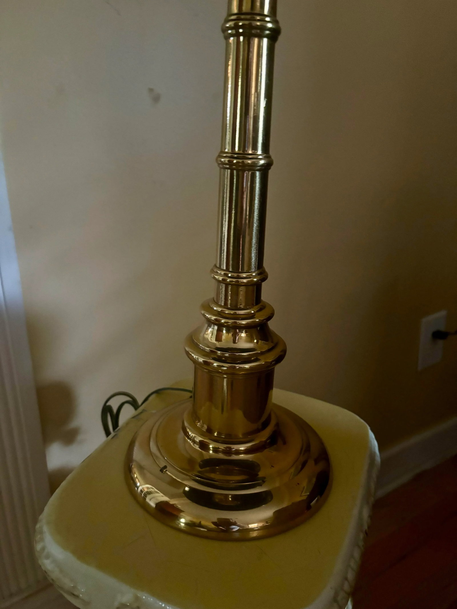 Vintage Hollywood Regency Faux Bamboo Polished Brass Table Lamp With Black Tole Shade | Stiffel Styl - 4