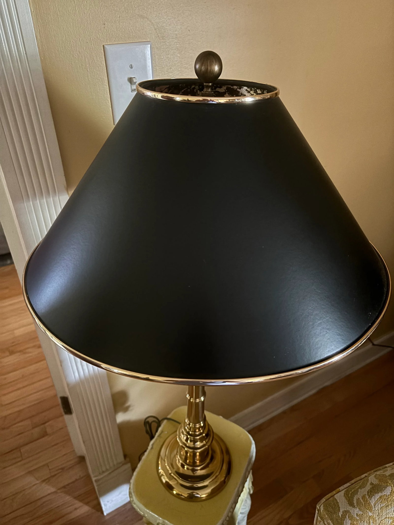 Vintage Hollywood Regency Faux Bamboo Polished Brass Table Lamp With Black Tole Shade | Stiffel Styl - 5