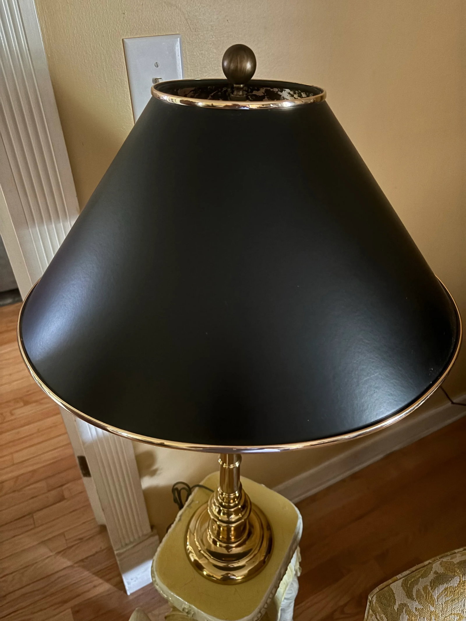 Vintage Hollywood Regency Faux Bamboo Polished Brass Table Lamp With Black Tole Shade | Stiffel Styl - 6