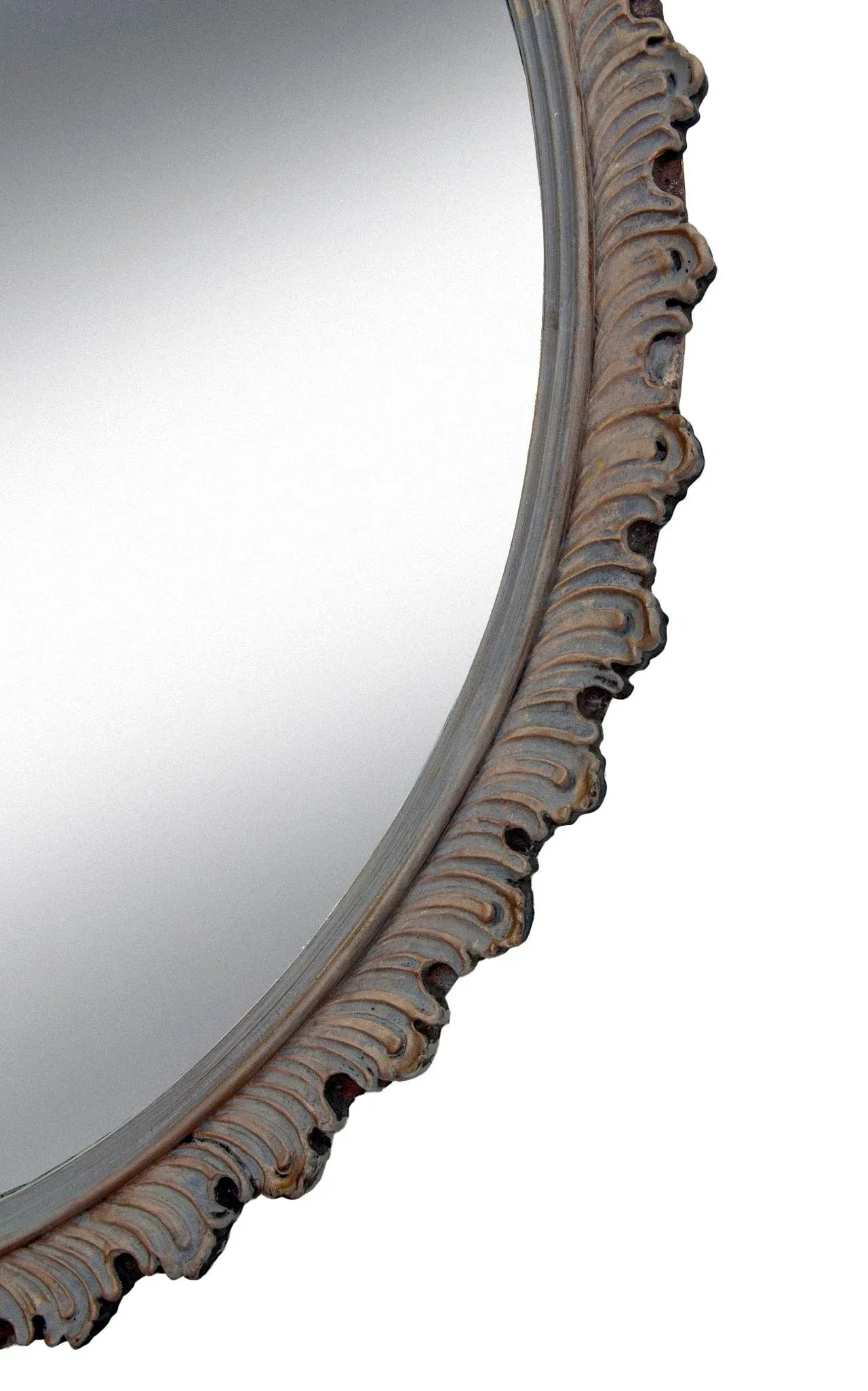 Early 20th Century Greige Round Gessoed Wood Mirror Accented in Gold - 3