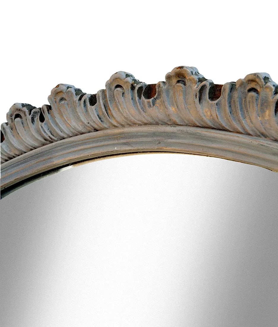Early 20th Century Greige Round Gessoed Wood Mirror Accented in Gold - 6