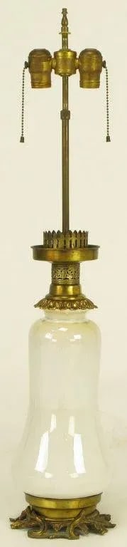 Crackle Glazed White Ceramic & Brass Regency Table Lamp. - 2