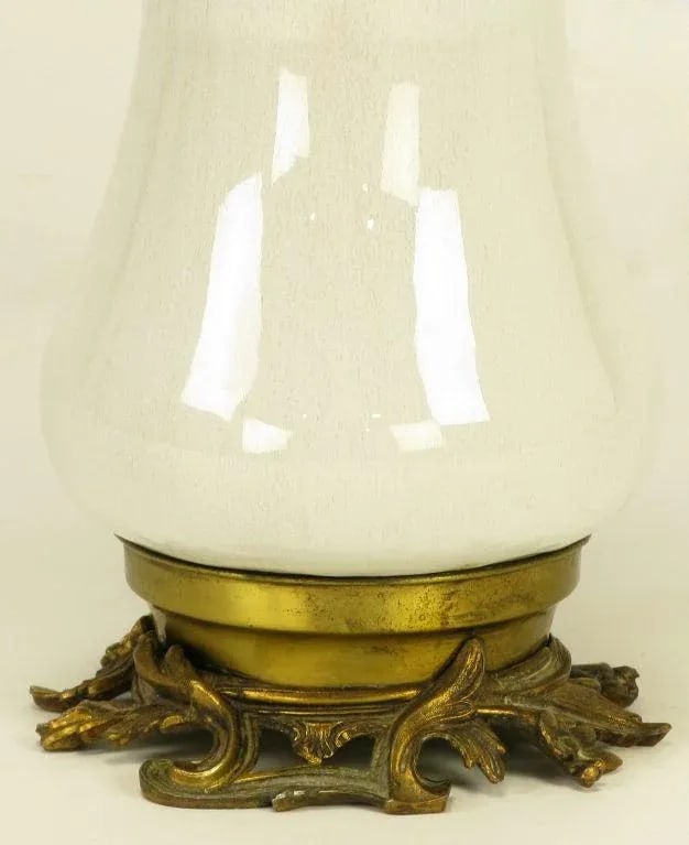 Crackle Glazed White Ceramic & Brass Regency Table Lamp. - 5