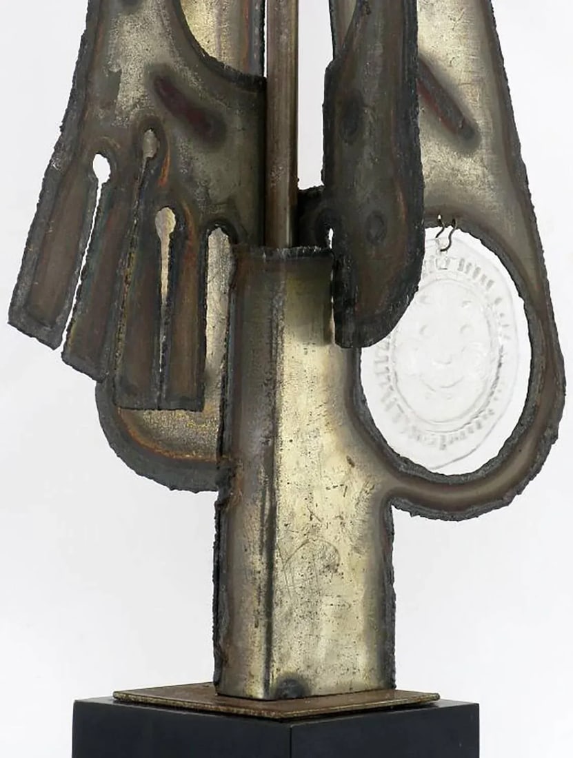 Substantial Tall Brutalist Metal Sculpture Lamp by Laurel - 5