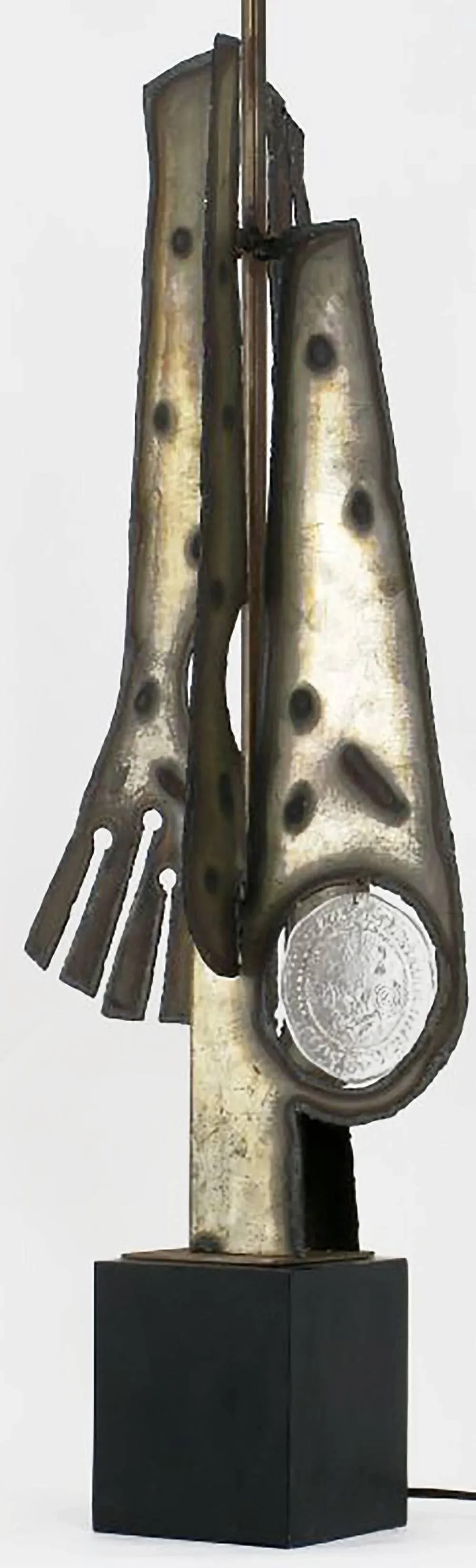 Substantial Tall Brutalist Metal Sculpture Lamp by Laurel - 7