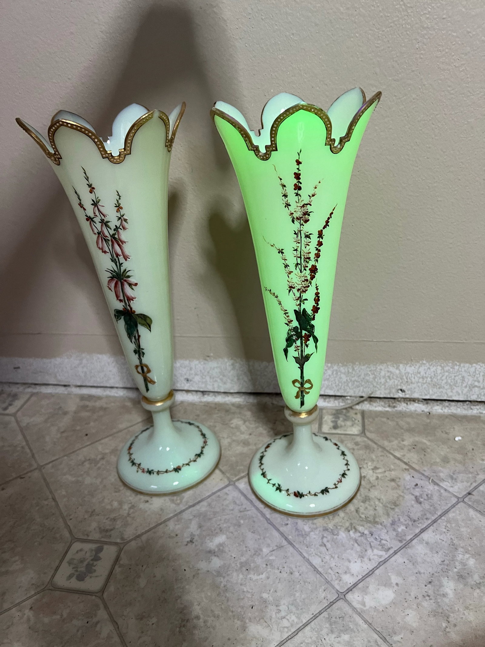 19th Century Louis XV Style Custard Glass Pair of Vases -2 - 6