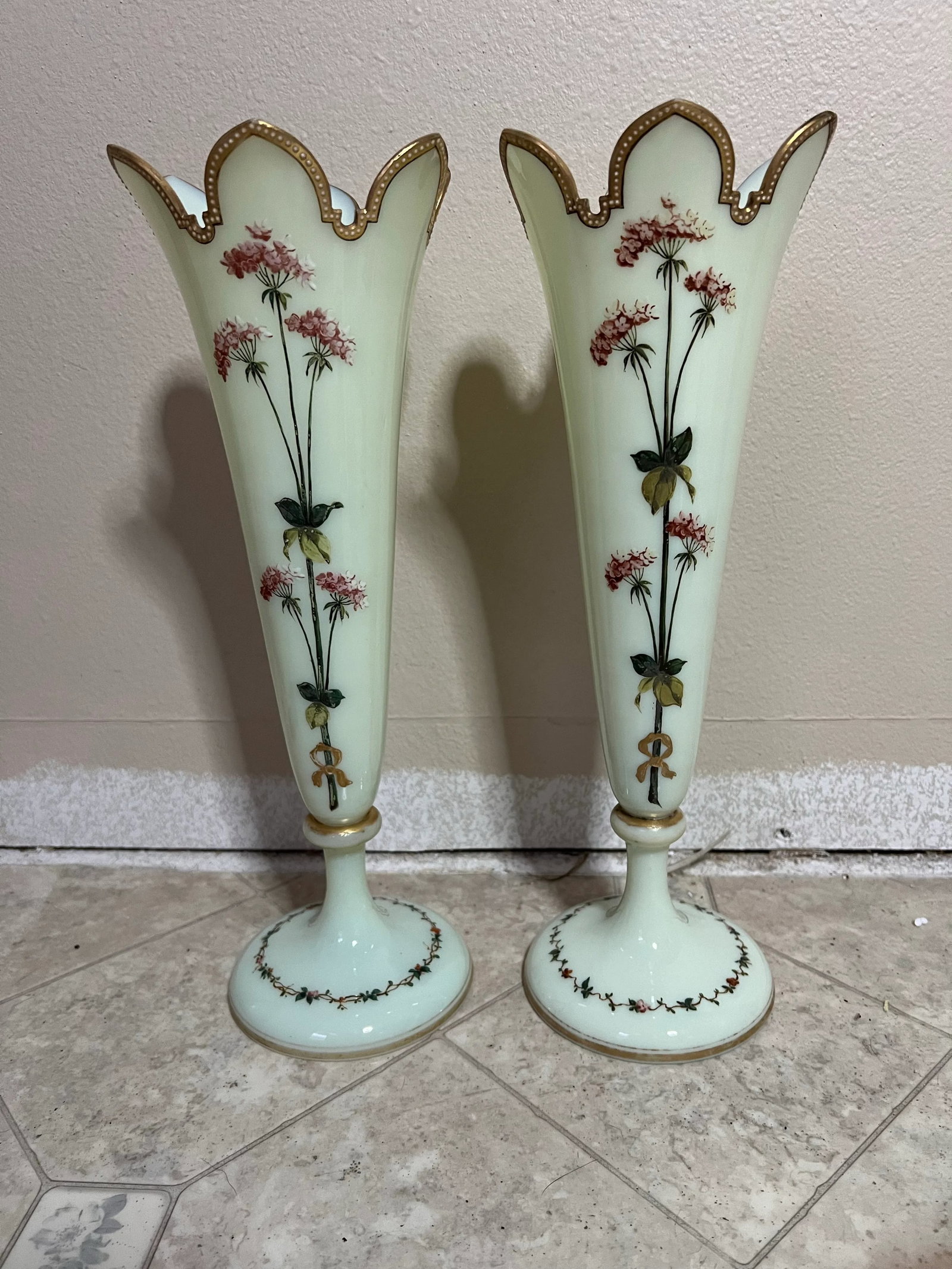 19th Century Louis XV Style Custard Glass Pair of Vases -2 - 8