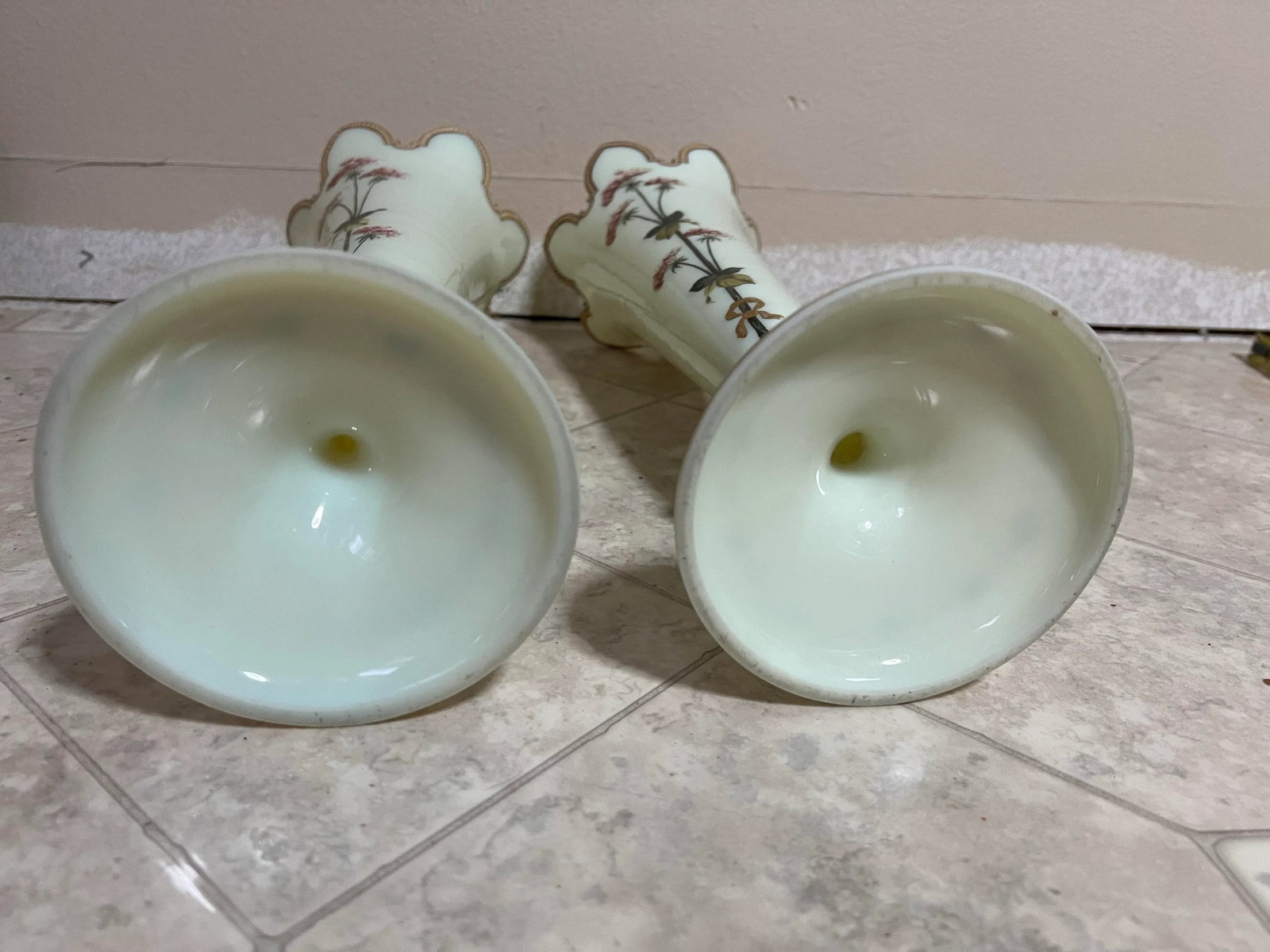 19th Century Louis XV Style Custard Glass Pair of Vases -2 - 9