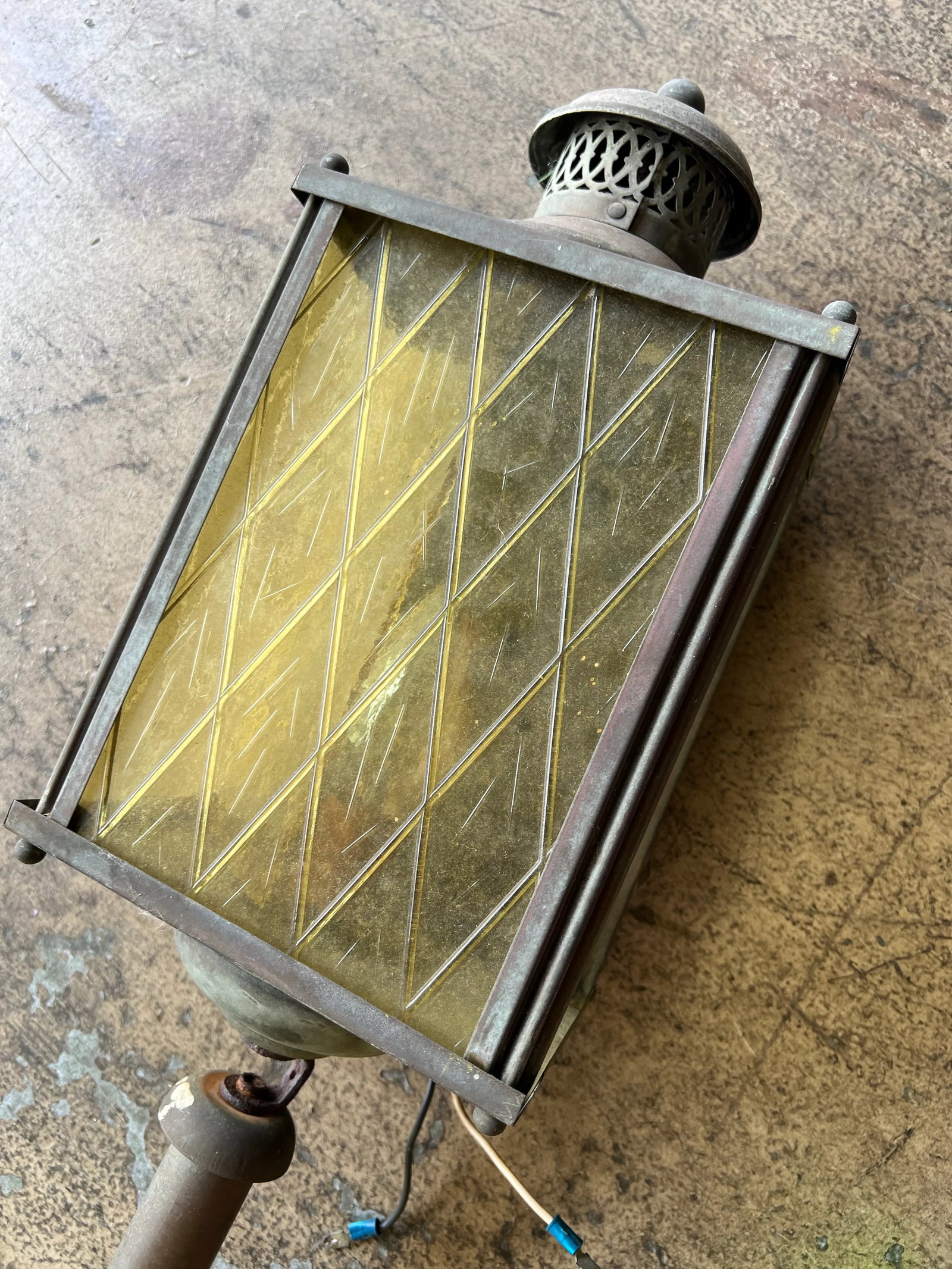 1940s Carriage Lamp With Harlequin Yellow Glass - 6