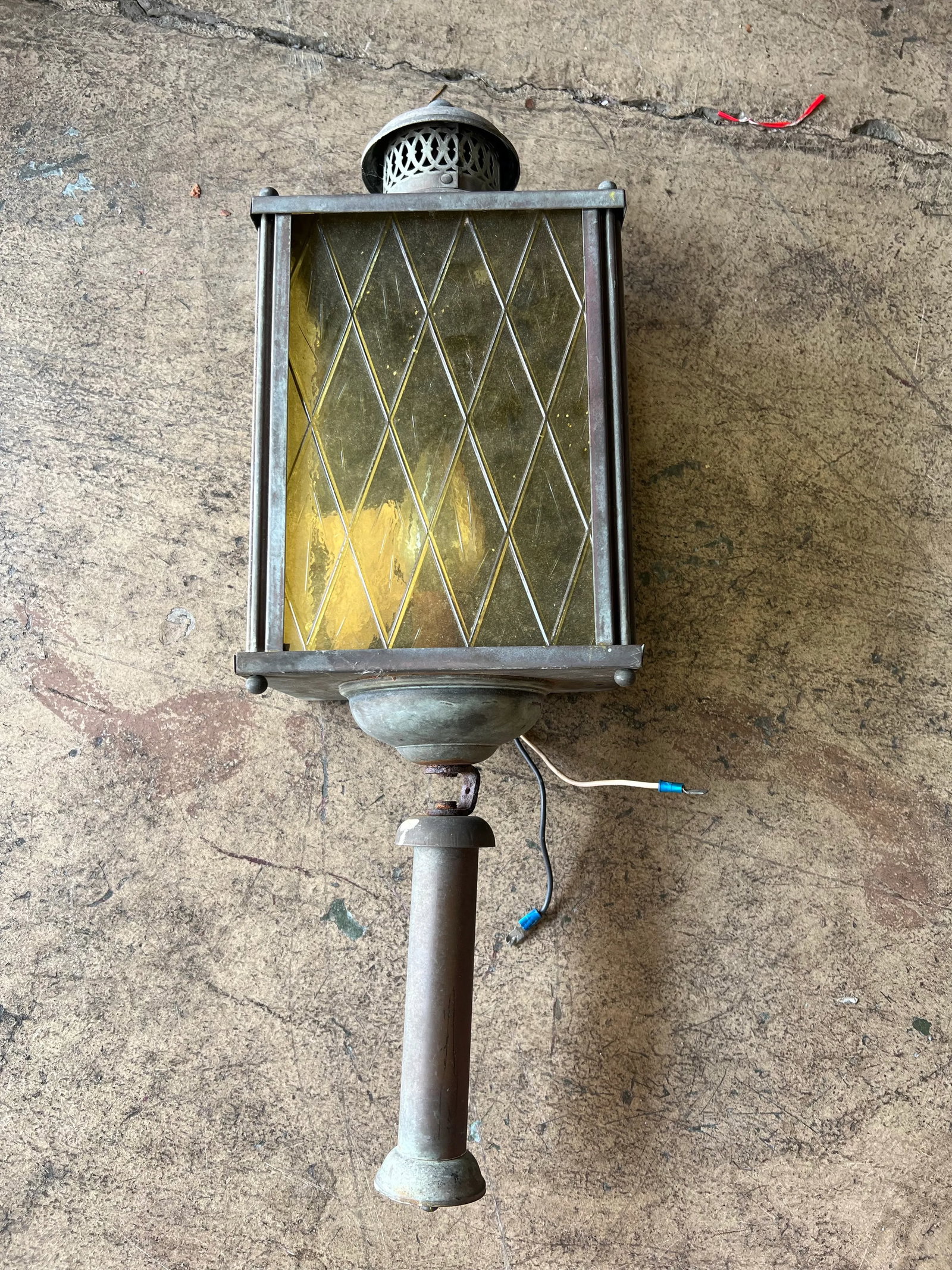 1940s Carriage Lamp With Harlequin Yellow Glass - 9