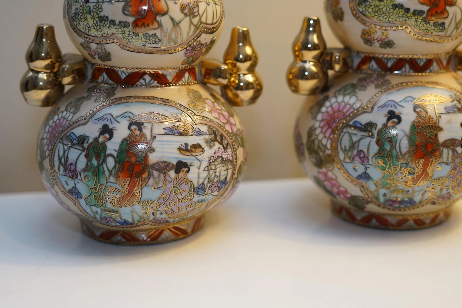 Reproduction Japanese Garden Scene Hand Painted Double Gourds - a Pair - 5