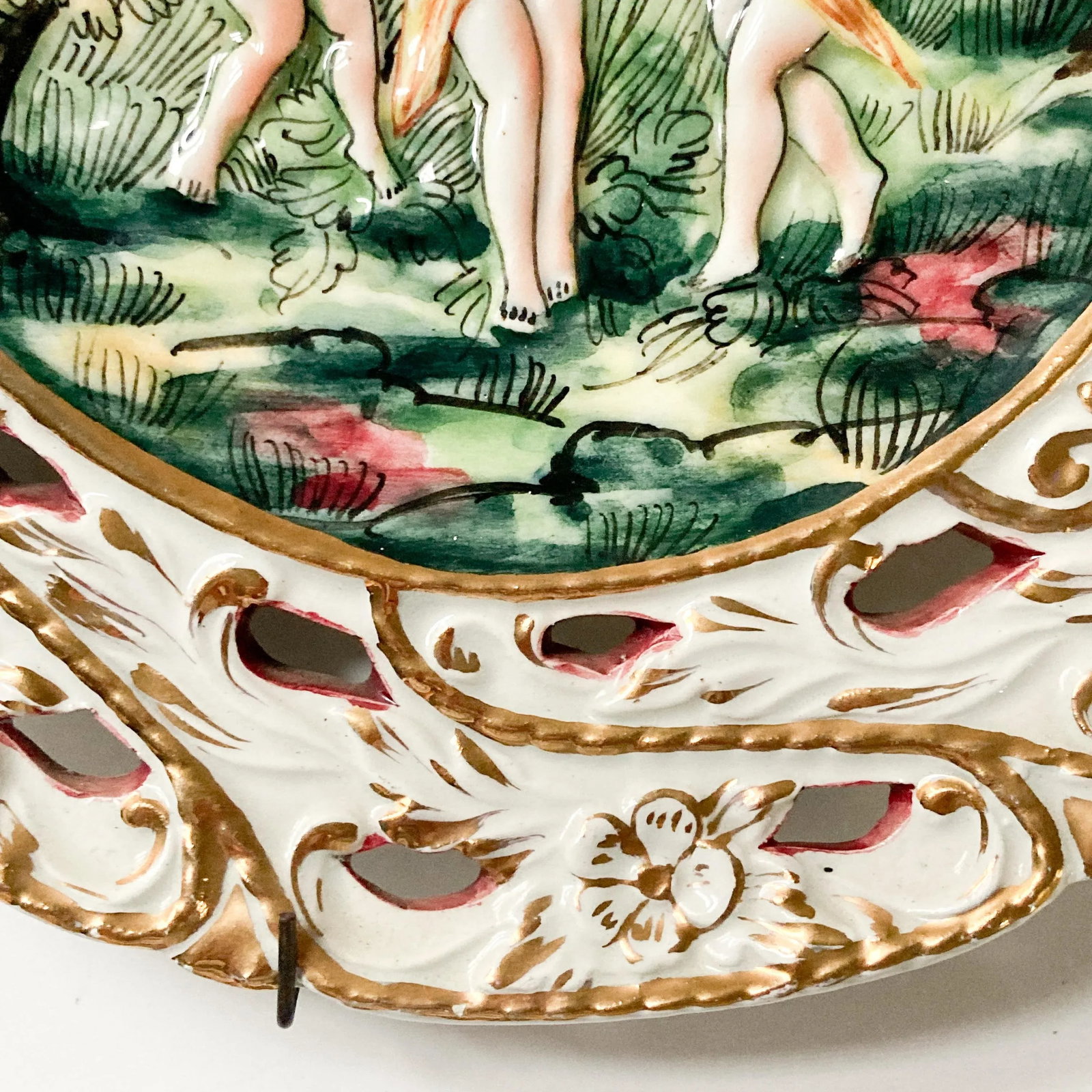 Pair of Capodimonte Porcelain Decorative Wall Plates With Cherubs, 1950's - 10