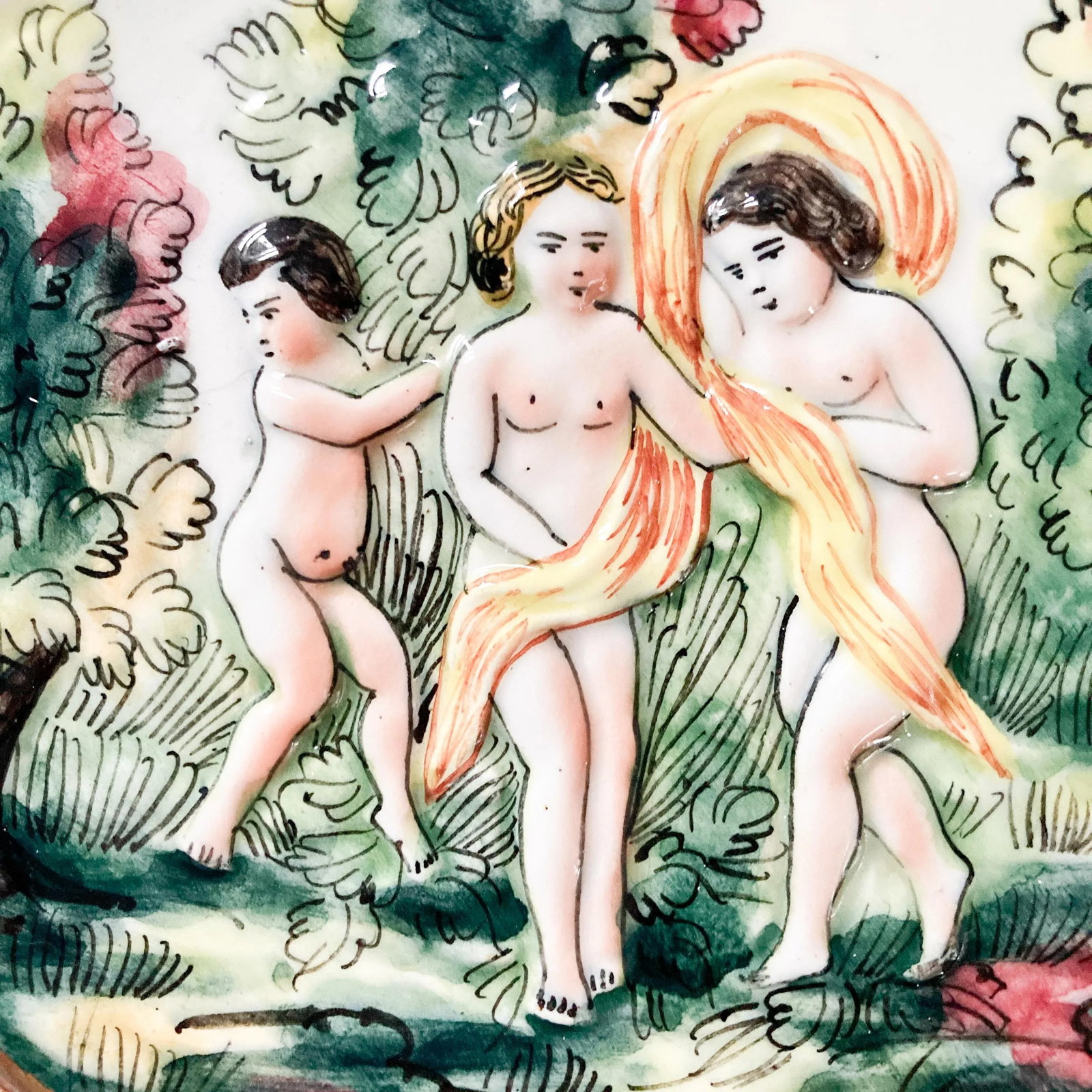 Pair of Capodimonte Porcelain Decorative Wall Plates With Cherubs, 1950's - 6