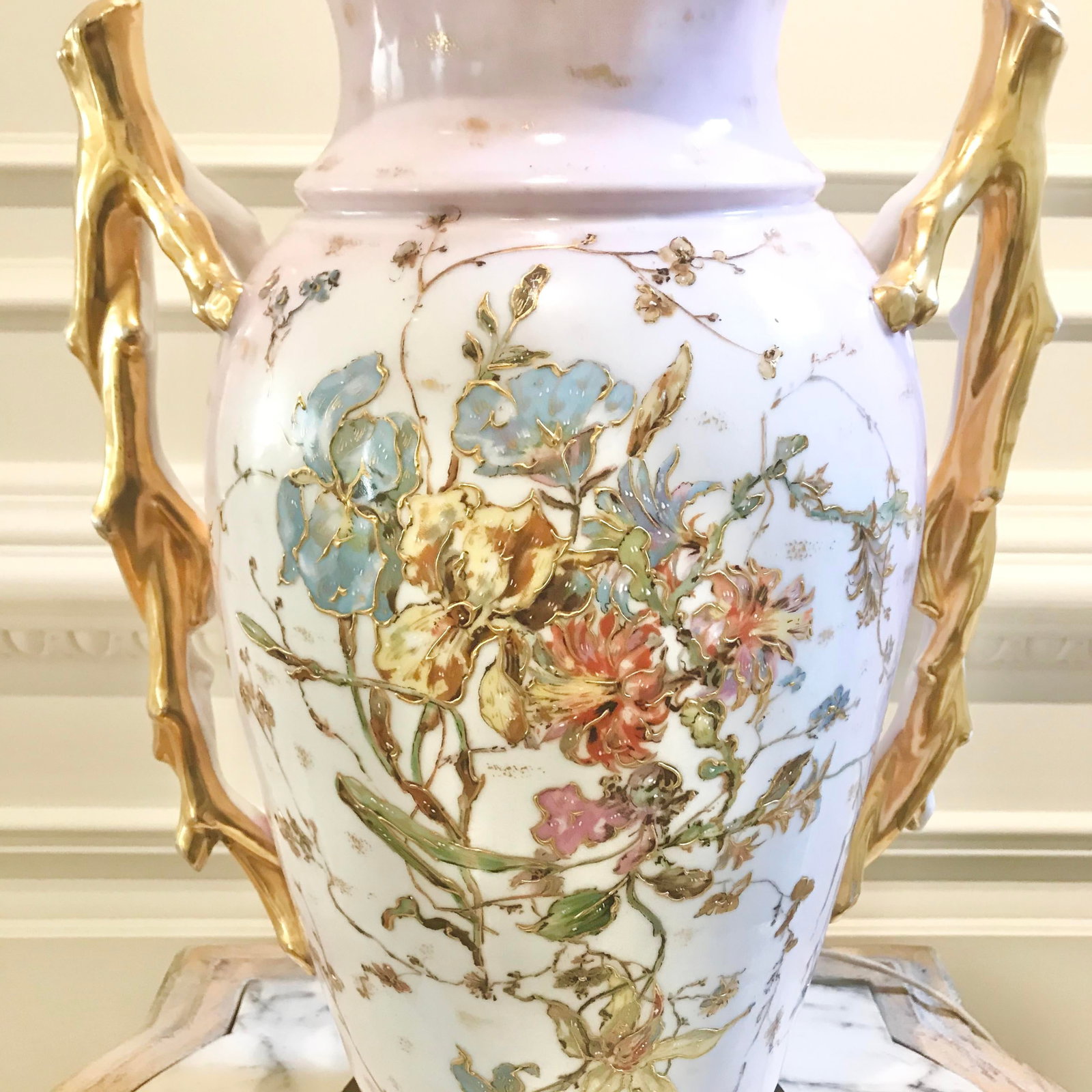 Antique Pink, White, Pastel Colored Urn Form Lamp, With Gold Highlights - 3