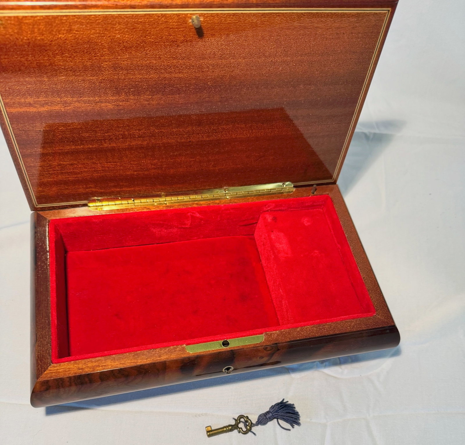 1960s Large Jewelry Music Box With Key, Made in Italy by Reuge - 2