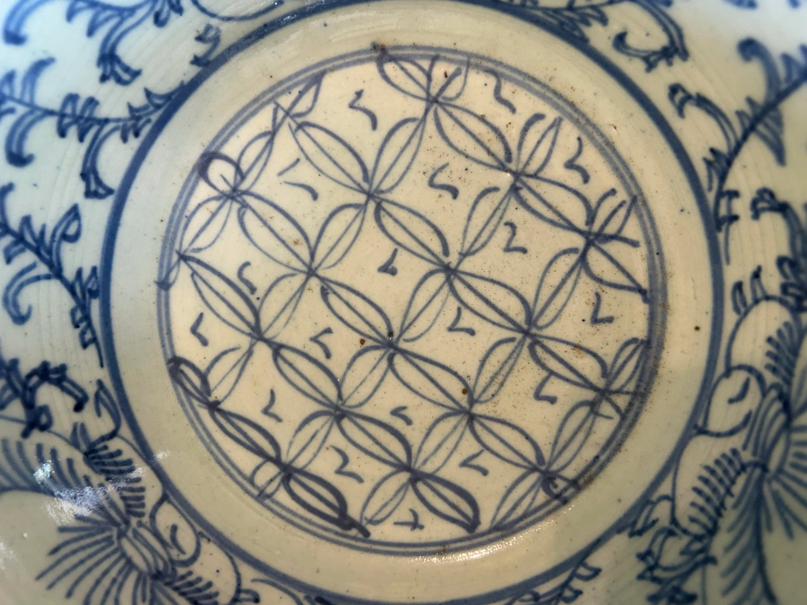 Antique Chinese Qing Dynasty Batavia Ware Bowl With Sweet Pea Motif - 7