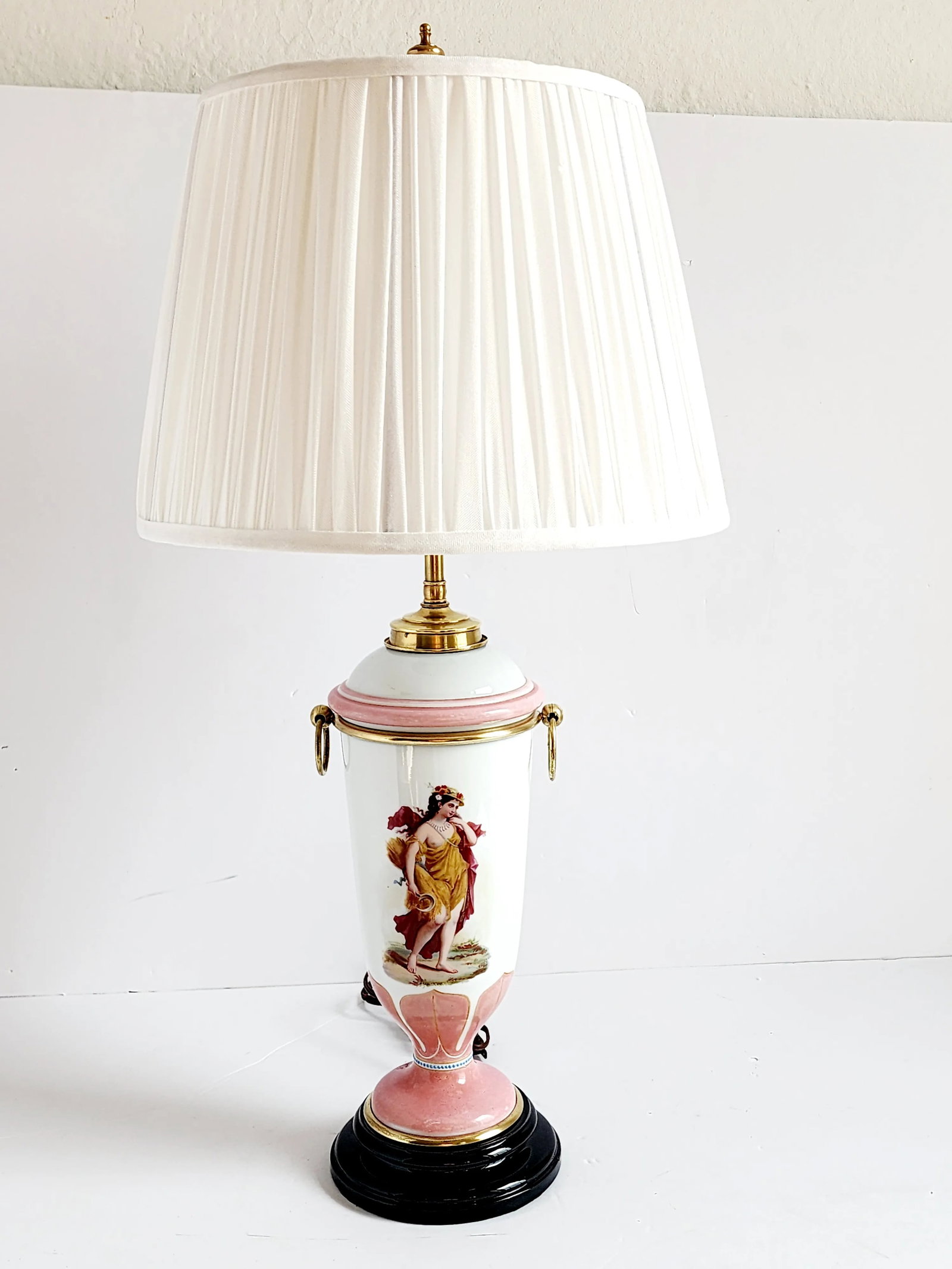 Antique Victorian Late 19th Century Hinks & Sons Opaline Glass Table Lamp - 2
